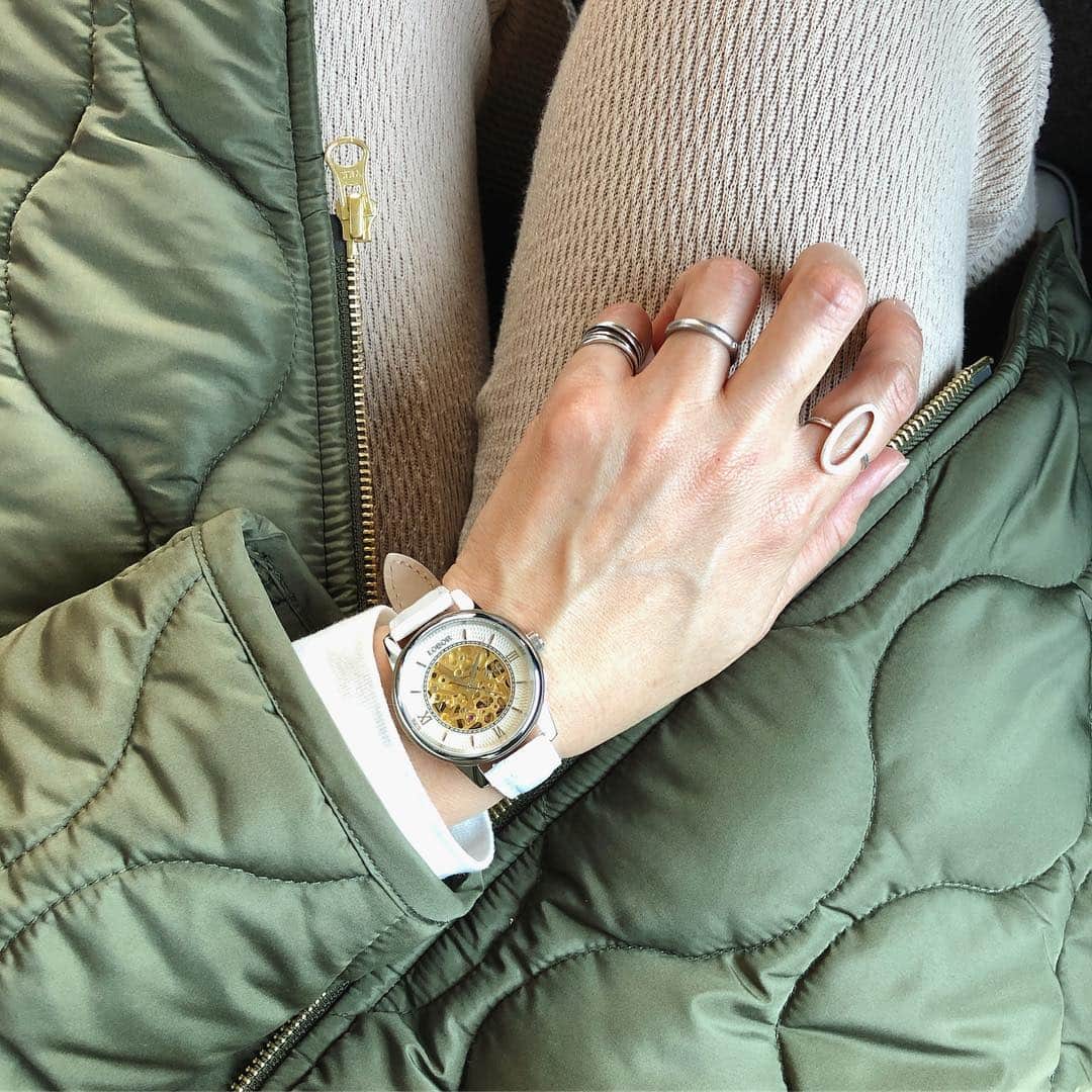 ak_m1120さんのインスタグラム写真 - (ak_m1120Instagram)「大船江ノ島鎌倉散策 . . . 足が棒になるってこのことだったんだ！と実感した一日でした🥺 . . . . watch#lobor @loborjapan  outer#stylebar #emmataylor @emmataylor_ny @stylebar.jp  pants#canaljean @canaljean . . . . . スケルトンが美しい @loborjapan のDYNASTY35mm 3/15よりフリークスストアと日本公式ショップにて先行発売となっています。 . . . . 10%offクーポンコードを発行していただきましたので是非ご利用ください。 ☞ak_m0312 . . . . . #lobor #ロバー #時計 #腕時計 #フリークスストア #freaksstore #locari #stylebarstyle #stylebarjp #converse #スタイルバー #エマテイラー #キャナルジーン #コンバース #サーマル #キルティングコート #ママコーデ #ヒョウ柄 #鎌倉 #江ノ島 #wear更新」3月17日 22時29分 - ak_m1120