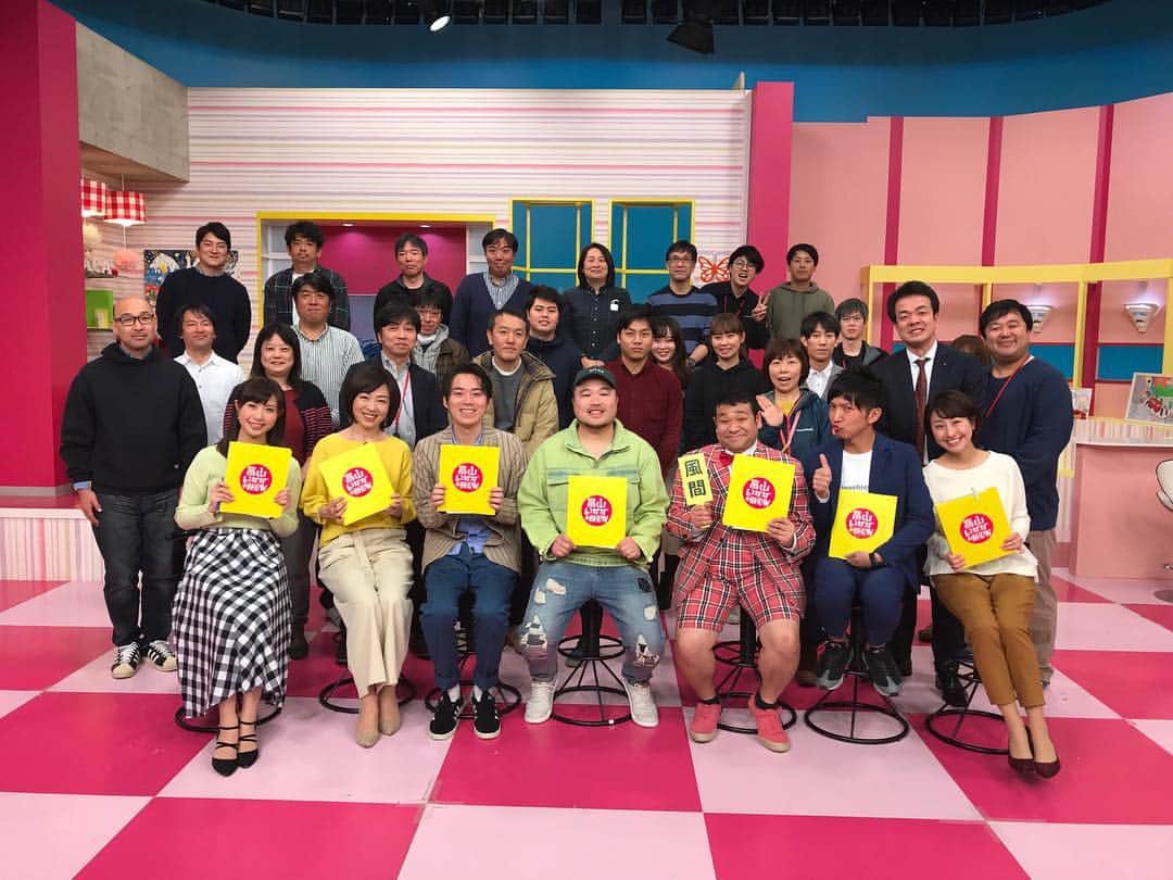 南條早紀のインスタグラム：「富山いかがdeSHOW 最終回🌸 . １年間中継リポーター、 ２年間スタジオMC。 丸３年携わらせてもらいました。 素敵な共演者と共に 土曜日のお昼を過ごせて幸せでした😊🍀 . わたし、富山が大好きです。 富山県民のみなさんが、意外と気付いていない 富山の素敵なところ、 改めてお伝えできる時間だと思っていました✨ . 出演者、スタッフみんなが 同じ気持ちでいられた番組だと思っています＊ だから、本当に楽しかった✨✨ 入社してからのほとんどの時間を、 いかがと共に過ごせて本当に本当に幸せでした‼️ . ありがとうございました！ . 愛着のある番組の終了は、非常に寂しいけれど 3月30日から新番組が始まります‼ より一層パワーアップした情報番組を お届けできるよう超全力で頑張ります‼️✨ ご期待ください٩( 'ω' )و❤️ . . #情報番組 #富山いかがdeSHOW #最終回 #大好き #ありがとうございました #クマムシ さん #コンパス さん #富山 #富山県 #ローカル番組 #3枚目は #控え室 #裏側 #楽しかった #❤️ #富山テレビ #BBT #アナウンサー #南條早紀 #新番組 #フルサタ」