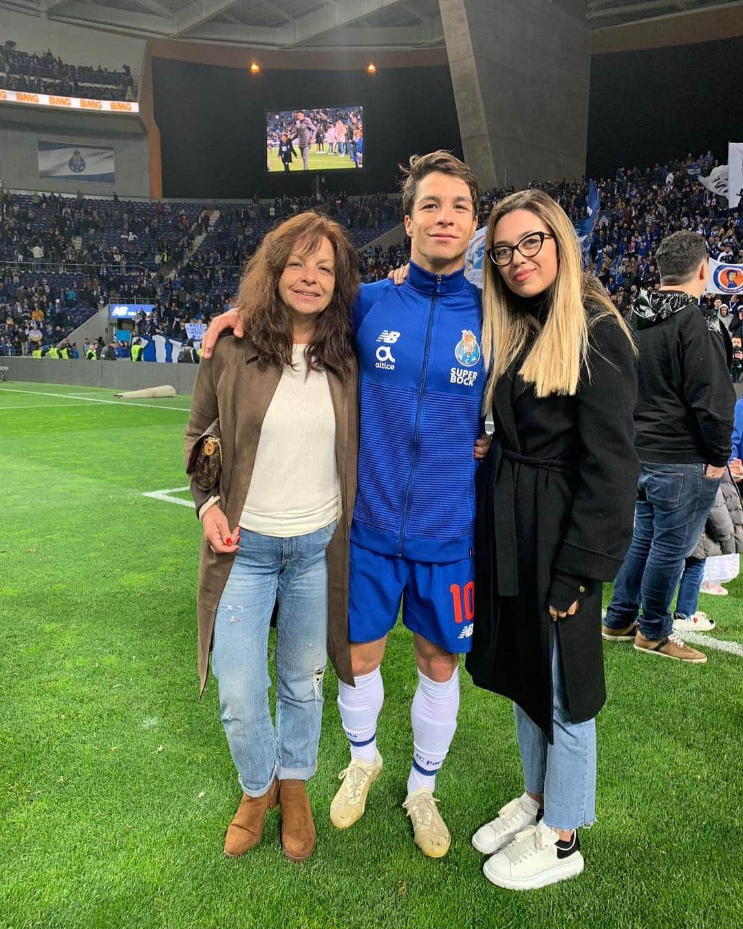 オリベル・トーレスさんのインスタグラム写真 - (オリベル・トーレスInstagram)「Grande vitória ontem!! Seguimos juntos, fortes e com mae e @patrigoe em campo!! 🔵⚪️ #MarAzul」3月17日 22時32分 - olitorres10