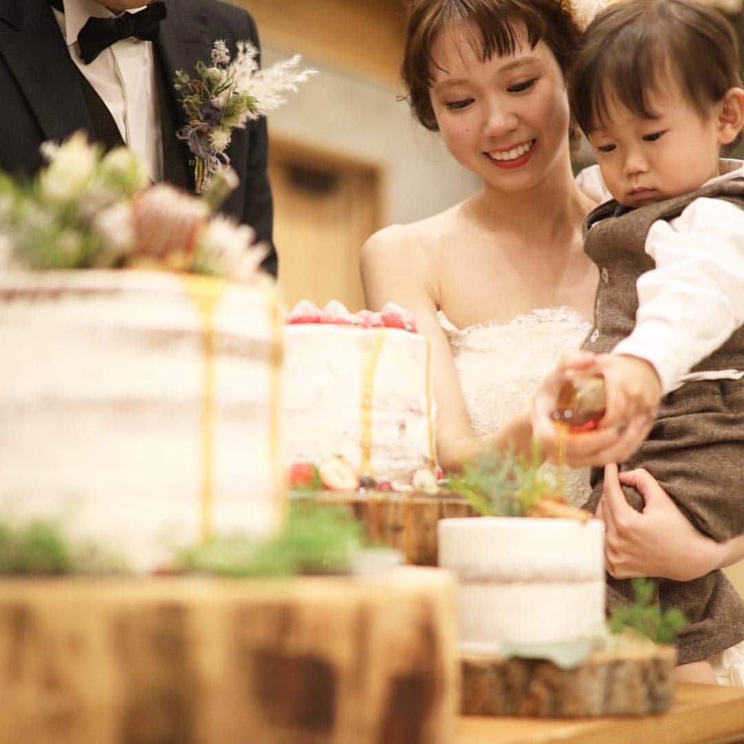 Ruban Weddingさんのインスタグラム写真 - (Ruban WeddingInstagram)「家族の絆を形にした、アットホームなファミリーウェディング。 . ウェディングケーキは3つご用意し、お二人の大切なお子様にも楽しんで頂きました。 . お子様が大きくなった時にもまた、アルバムを見ながら、ご結婚式の時のエピソードを楽しく思い返して頂きたいです。 . 結婚式には一つとして同じ形はありません。 . 形式にとらわれず、Rubanはこれからもずっと、ありのままのお二人と家族を表現していきたいと思います。 . ﻿ ﻿ ￣￣￣￣￣￣￣￣￣￣￣￣￣￣￣￣￣￣﻿ 🌸🌸🌸﻿ ﻿﻿ ﻿﻿3/21は大人気フェア、HANAYOME FAIRを開催＊﻿ ﻿﻿﻿﻿ DIYやヘアメイク、ドレス試着など、憧れの花嫁になるための予備知識をつける事ができる体験型のウェディングフェアです👗👠﻿ ﻿ お洒落な会場コーデも必見です🌿﻿ ﻿ 残枠あと3組様!!﻿ 大人気フェアにつき、ご予約はお早めに!!﻿ ﻿ ﻿﻿﻿﻿﻿﻿ ﻿﻿﻿﻿﻿今なら公式HPからのご予約で、最大割引150万円OFF！﻿﻿﻿﻿﻿﻿﻿﻿﻿﻿﻿ @rubanwedding プロフィールページのURLからどうぞ！﻿﻿﻿﻿﻿﻿﻿﻿﻿﻿﻿﻿﻿﻿﻿﻿ ﻿﻿﻿﻿﻿﻿﻿ ウェディングフェアーのご予約はWEBサイトorお電話にて🌿﻿﻿﻿﻿﻿﻿﻿﻿﻿﻿﻿﻿﻿﻿﻿﻿ 📞087-873-2292﻿﻿﻿﻿﻿﻿﻿﻿﻿﻿﻿﻿﻿﻿﻿﻿ DMからのご質問もお受けしております！﻿﻿﻿﻿﻿﻿﻿﻿﻿﻿﻿﻿﻿﻿﻿﻿ ﻿﻿﻿﻿﻿﻿﻿﻿﻿﻿﻿﻿﻿﻿﻿﻿ お気軽にご相談下さいませ！﻿﻿﻿﻿﻿﻿﻿﻿﻿﻿﻿﻿ 結婚式場 Ruban-リュバン-﻿﻿﻿﻿ ﻿﻿﻿Open 10:00-19:00﻿﻿﻿﻿﻿﻿﻿﻿﻿﻿﻿ 毎週火曜定休日﻿﻿﻿﻿﻿﻿﻿﻿﻿﻿﻿ 香川県高松市香西北町181-1﻿﻿﻿﻿ ﻿﻿﻿﻿﻿﻿﻿﻿﻿﻿﻿﻿﻿﻿﻿﻿ #rubanwedding#ruban#リュバン#アンティーク#花嫁#プレ花嫁#香川県のプレ花嫁さんと繋がりたい#香川県の卒花嫁さんと繋がりたい#日本中の卒花嫁さんと繋がりたい #日本中のプレ花嫁さんと繋がりたい #ネイキッドケーキ #花嫁diy#ウェディング#結婚式場#weddingnews #高松結婚式場#chainonwedding #marry#marry花嫁#香川#香川県#高松#高松市#フォトウェディング#香川花嫁#高松花嫁#ウェディングケーキ」3月17日 22時44分 - rubanwedding