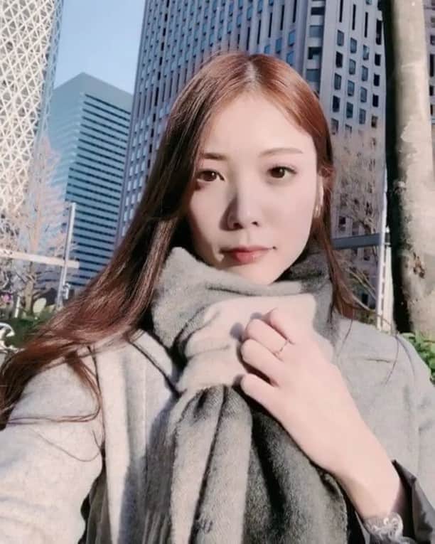 のインスタグラム：「そういえばちょっと前に #カラー したの٩( 'ω' )و❤️﻿ #韓国 っぽくしたくて久々の派手髪に💗💗💗﻿ でも今までやってきた #ベリー とか #ラベンダー系﻿ とはまた違った赤系で #オレンジ 味の入った﻿ テラコッタピンクだからすごく新鮮🥰✨﻿ (動画はちょっと落ちてからの色味でスワイプした﻿ 静止画が染めたての #カラー です🙆‍♀️)﻿ ﻿ いつも綺麗な髪に仕上げて下さる @lino.tokyo の @suu.suu.sun さんには本当に感謝です🙏﻿ ﻿ #美容師 #美容院 #サロン﻿ #ヘア #ヘアー﻿﻿﻿﻿ #ヘアスタイル﻿ #トリートメント﻿﻿﻿ #髪﻿ #ロングヘア #原宿 #表参道 #渋谷﻿﻿﻿﻿ #オルチャン﻿ #hairstyle﻿ #salon #harajuku #omotesando﻿﻿﻿﻿ #twice﻿ #l4l #lfl﻿ #japanesegirl﻿ #hair #hairstyle #styling」