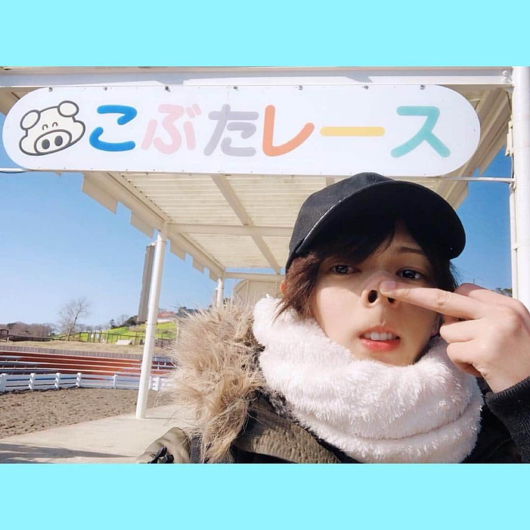 宮崎湧（なのっくす。）さんのインスタグラム写真 - (宮崎湧（なのっくす。）Instagram)「原付ひとり旅。帰りにずっと行ってみたかったマザー牧場に遊びにいきました 記念撮影ブースでぼっちという鬼のようなシチュエーションに顔面が硬直していると カメラマンのお兄さんが赤ん坊などの目線を引くためのガラガラを鳴らして和ませてくれました。 宮崎、満面の笑みをもっていかれる。  たのしかったです。🐮🐴🐷🐔 旅の目的である千葉の君津にある 亀岩の洞窟という  タイミング次第で川の流れの中の岩がハートに見えるとも言われる、所謂インスタ映え洞窟を観に行くために  深夜に出発して日の入りの朝日が絶妙に差し込むタイミングを 1時間ほどその場で待ってみたのですが今日はダメでした。 またリベンジしたいですね ♨️2件ハシゴして 帰路につきます(◜௰◝) #インスタ映え #マザ牧ぼっち参戦。」3月17日 22時58分 - kick_da_nx