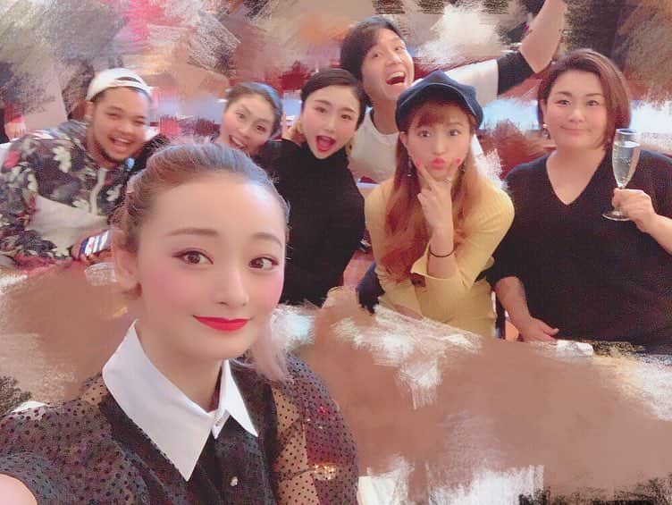 MARIA-Eさんのインスタグラム写真 - (MARIA-EInstagram)「. ‪#キューティブロンド‬ ‪全国ツアーはまだ続くよ💗‬ . ‪明日は大阪公演千秋楽！‬ ‪私の地元、関西でお仕事ができる幸せを しっかり噛み締めて… 明日も目一杯Happyパワー届けるでー！🌈‬ ‪気ぃつけて来てや💕‬ . ‪#突然の‬ ‪#なかなか文章では出さない関西弁 (笑)‬ ‪#大阪公演だから出しちゃう😁‬」3月17日 23時00分 - maria.eeee