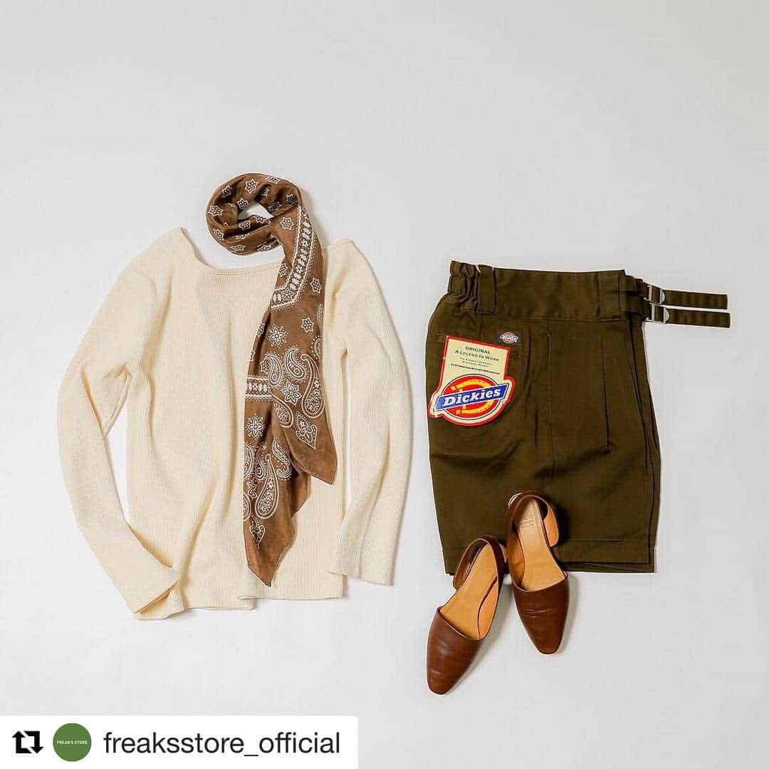 のインスタグラム：「#Repost @freaksstore_official with @get_repost ・・・ 【WOMEN'S ITEM】今年はショーツが熱い！美シルエットの大人ショーツ。  古着のグルカショーツから着想を得た、拘りのあるディテールが盛りだくさん。 膝上丈のフレアデザインで、下半身をスッキリと見せてくれます。  #フリークスストア別注グルカショーツ  Dickies/ディッキーズ 問い合わせ番号：34341800040 価格：¥10,600+tax  詳細はトップページのURLから、問い合わせ番号を入力してご覧頂くか、 FREAK'S STORE各店までぜひ足をお運び下さい。  #freaksstore #フリークスストア  #freaksstore19ss」