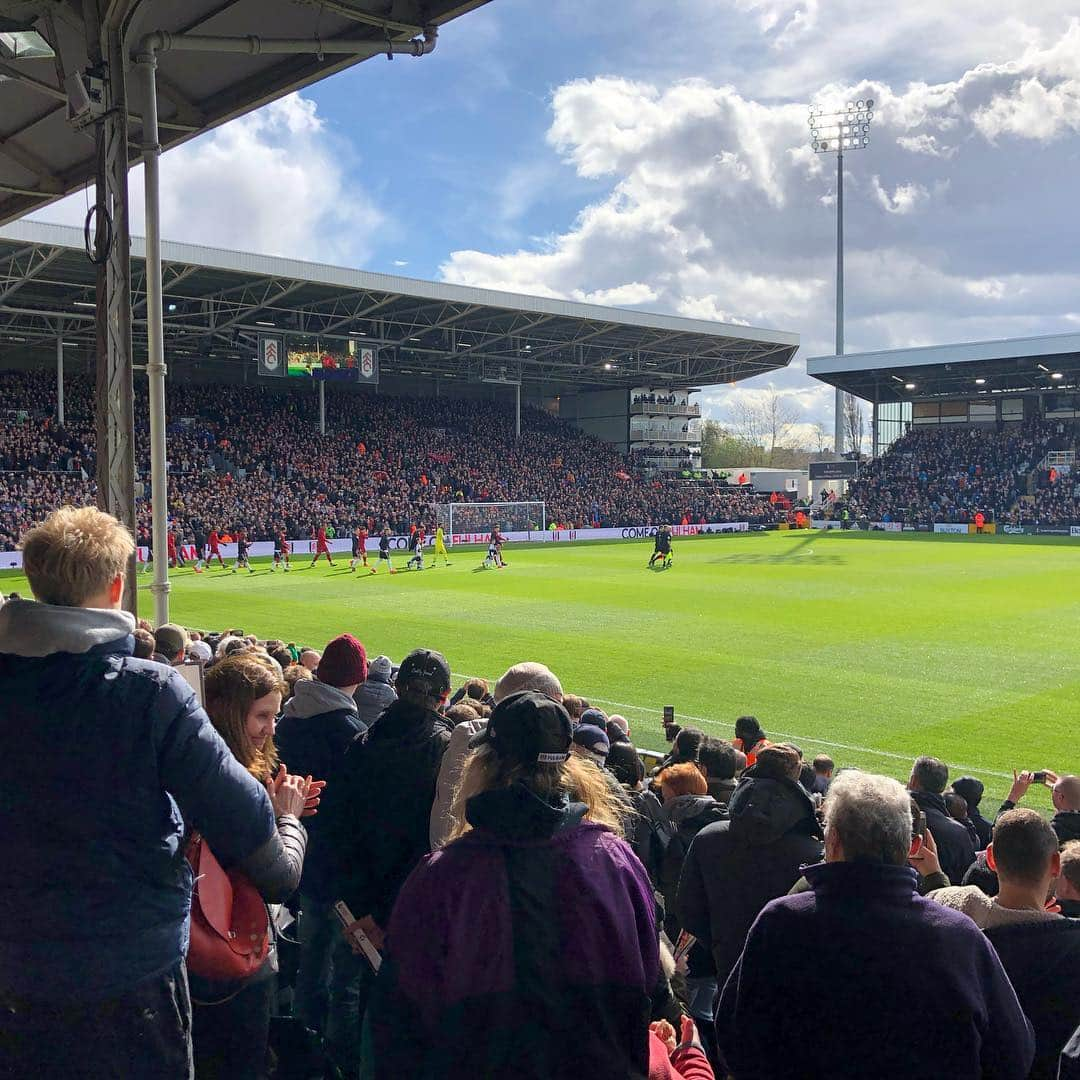 グレン・ジョンソンさんのインスタグラム写真 - (グレン・ジョンソンInstagram)「Game time!! #liverpool #fulham #football #talksport」3月17日 23時11分 - glenj8