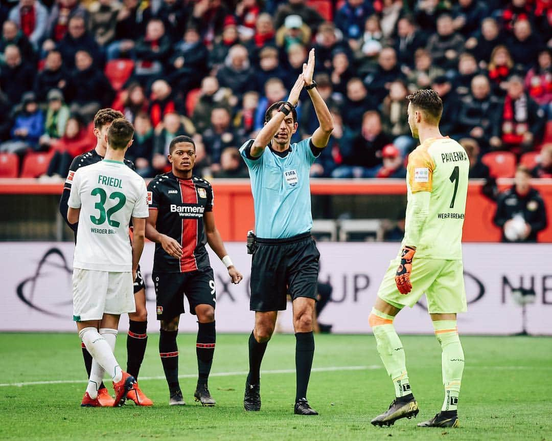 バイエル・レバークーゼンさんのインスタグラム写真 - (バイエル・レバークーゼンInstagram)「@kaihavertz29 💎 is on the pitch for the second half - and scores immediately! But the referee denies the goal (55.). 😩 C‘mon, #Werkself! 💪 #B04SVW #Bundesliga #Bayer04」3月17日 23時15分 - bayer04fussball