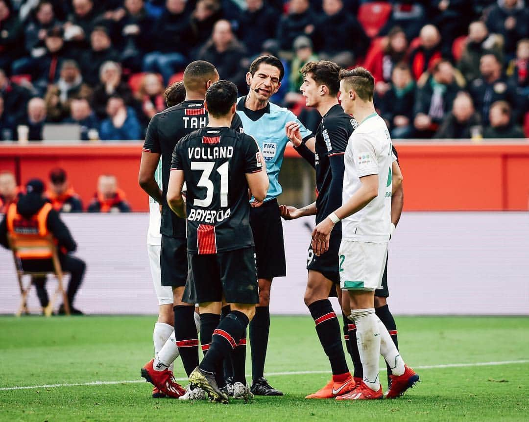 バイエル・レバークーゼンさんのインスタグラム写真 - (バイエル・レバークーゼンInstagram)「@kaihavertz29 💎 is on the pitch for the second half - and scores immediately! But the referee denies the goal (55.). 😩 C‘mon, #Werkself! 💪 #B04SVW #Bundesliga #Bayer04」3月17日 23時15分 - bayer04fussball