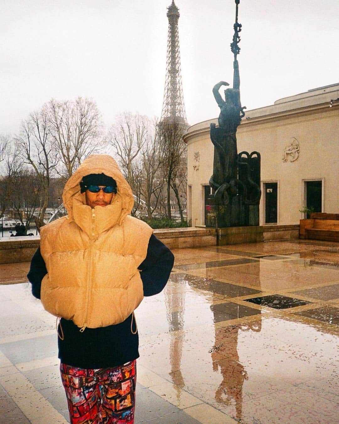 GQさんのインスタグラム写真 - (GQInstagram)「Inspired by his friend Juergen Teller, Palace skater Lucien Clarke is shooting cool photos around the world. Check out his exclusive Paris Fashion Week photo diary at the link in bio.」3月17日 23時23分 - gq