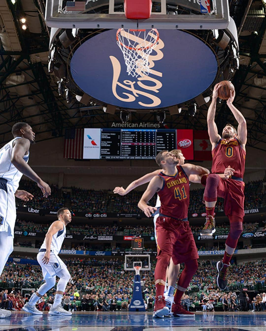 キャブスさんのインスタグラム写真 - (キャブスInstagram)「Collin Sexton (28), Kevin Love (22) and Cedi Osman (22) combined for 72 points in last night’s loss in Dallas 💪」3月17日 23時38分 - cavs