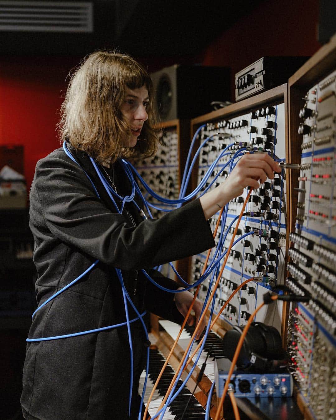 Red Bull Music Academyのインスタグラム：「There’s a German word for this and it’s “Kabelsalat”. RBMA Bass Camp participant @yyylaaaangyylang at Calgary’s @nmc_canada — 📷 @allisonseto #synthesizer #rbmabasscampyyc」