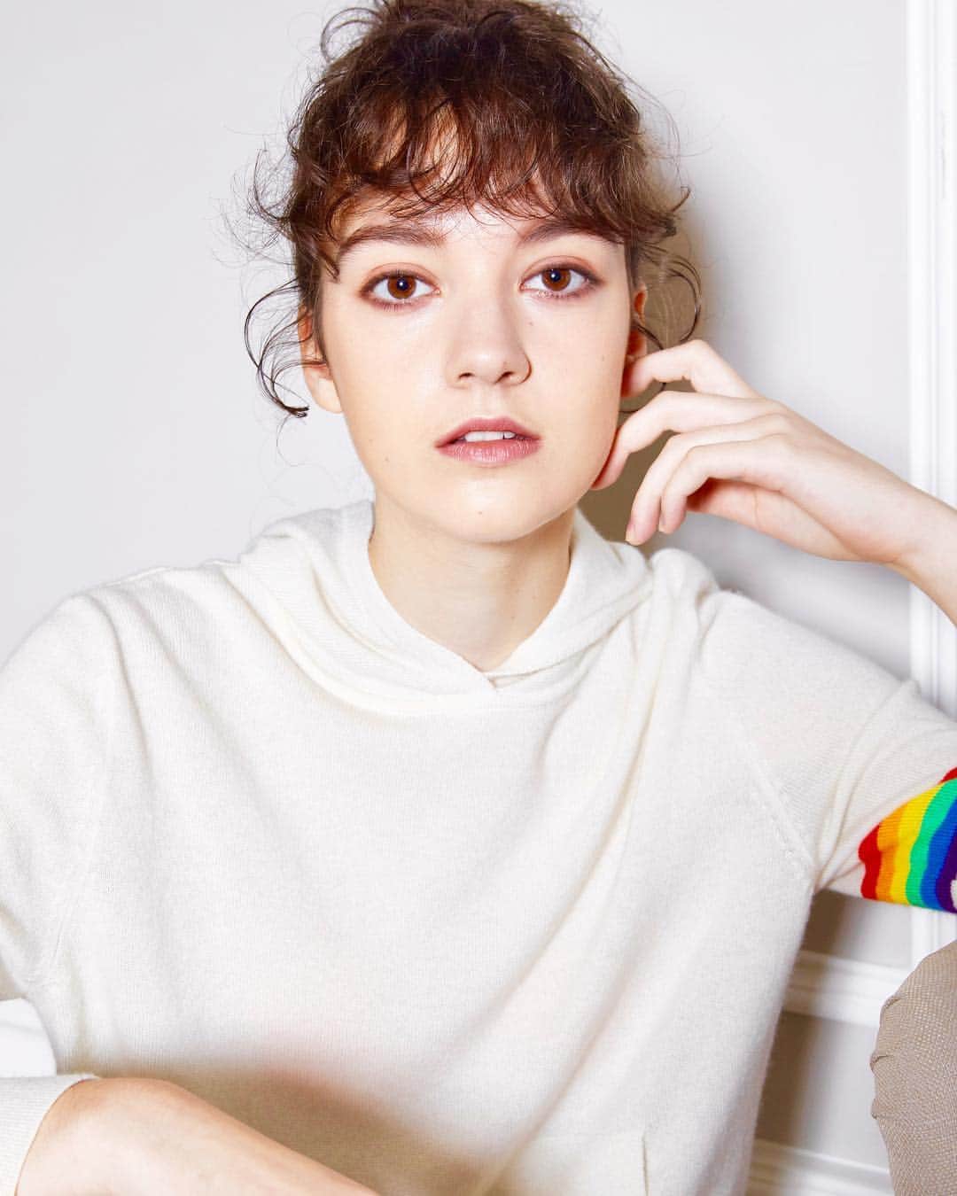 のインスタグラム：「Unwinding back the time to the old skool hip hop era with a dash of rainbow stripes. Discover more through link in bio. #urbanfusion #retro #hiphop #inspired #oldskool #rainbow #stripes #urbanlifestyle #lacelessdesign #sneaker #royalelastics #royal」