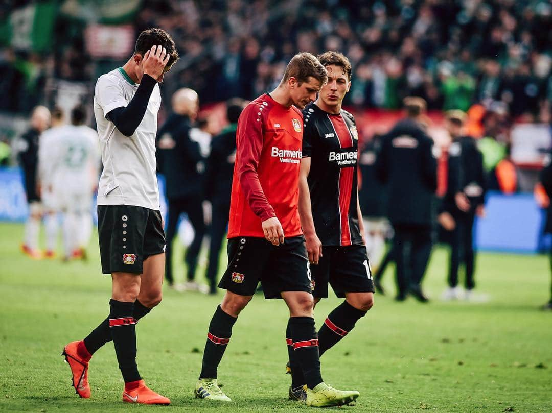 バイエル・レバークーゼンさんのインスタグラム写真 - (バイエル・レバークーゼンInstagram)「😖 Disappointing afternoon in the #BayArena. After @leonbailey_9‘s goal the #Werkself was on a run for the equalizer - but in the end it’s Werder who celebrates the counter with the 3:1. 😩 #B04SVW #Bayer04 #Bundesliga」3月17日 23時49分 - bayer04fussball