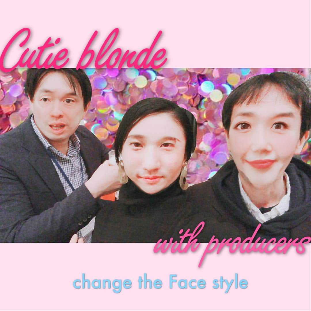 まりゑさんのインスタグラム写真 - (まりゑInstagram)「🎀キューティ打ち上げ🎀 打ち上げとゆーても、全国ツアーはまだまだ続きます💕  最後卒業式のシーンで、エルがスピーチしてる時、我々はコーラスをしてるんだけど 稽古中のいつか、演出の上田一豪さんが 『これまで我々が歩んできた道を思い出しながらコーラスして』的なことを言ったんだよね。  だからいつもあのシーンになると、ついつい、お稽古始まったあの日のこととか、みんなでワイワイピザ食べたり、歌ったり踊ったりしていた日々がこの物語とシンクロするみたいに思い浮かぶ。  沢山の色んな道のりがあったなぁって。で、その後に歌われる 『みんなのおかげでここまで来れた』って歌詞が本当に染み渡ったちゃうわけです。私の言葉でもあるなぁと。  本当、遠い未来だと思っていたのにもう今、遠い未来に自分はいる。いつだってそう。  明日は大阪千秋楽✨ 大阪の皆様と共に、この『キューティブロンド』底抜けポジティブ最強ガールズandボーイズのハッピーミュージカルをお届け致します🎀待ち合わせは劇場で。  #キューティブロンド #大阪 #公演 #明日 #千秋楽 #シアタードラマシティ  #舞台 #ミュージカル #legallyblonde #musical #stage #キューティカンパニー #待ち合わせは劇場で」3月18日 0時03分 - manmarumarie