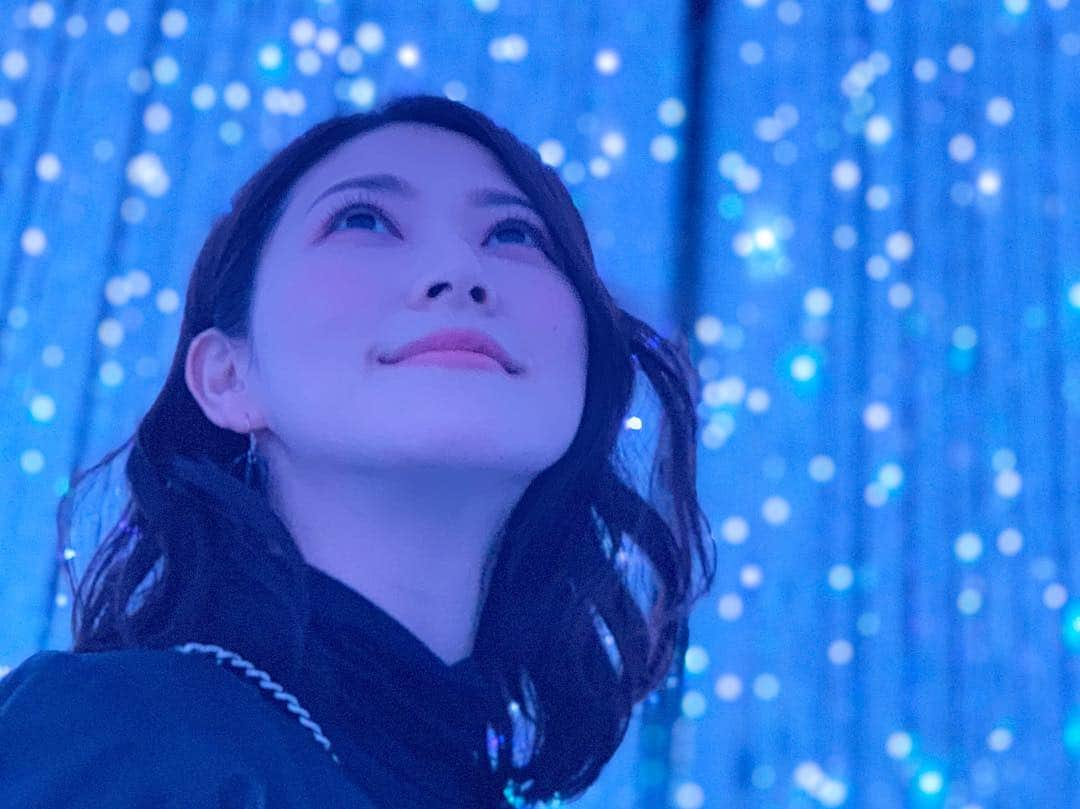 Sayuri（岸岡小百合）さんのインスタグラム写真 - (Sayuri（岸岡小百合）Instagram)「* 今日はteamLab Borderlessに行ってきました✨ * 幻想的で、 自分がどこにいるのかわからなくなるくらい 不思議な空間でした‼️ 本当に綺麗だった😭✨ * もはや自分も不思議な空間や 綺麗なアートに溶け込んだような感覚に🌌 * 楽しい1日だったな♪ #teamLab #チームラボ #東京女子部 #チームラボお台場  #チームラボボーダレス  #お台場 #東京 #最近二重アゴだな‥困った」3月18日 0時07分 - sayuuringo