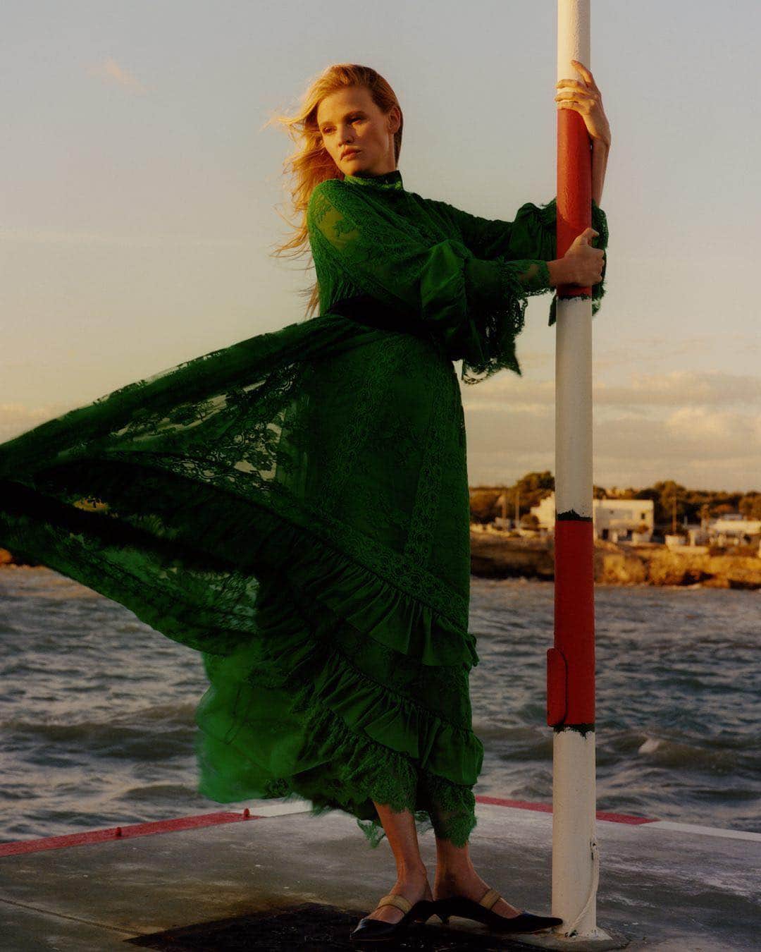 Vogueさんのインスタグラム写真 - (VogueInstagram)「Don't get pinched. Happy St. Patrick's Day! Photographed by @colindodgson, styled by #camillanickerson, Vogue, 2018」3月18日 0時19分 - voguemagazine
