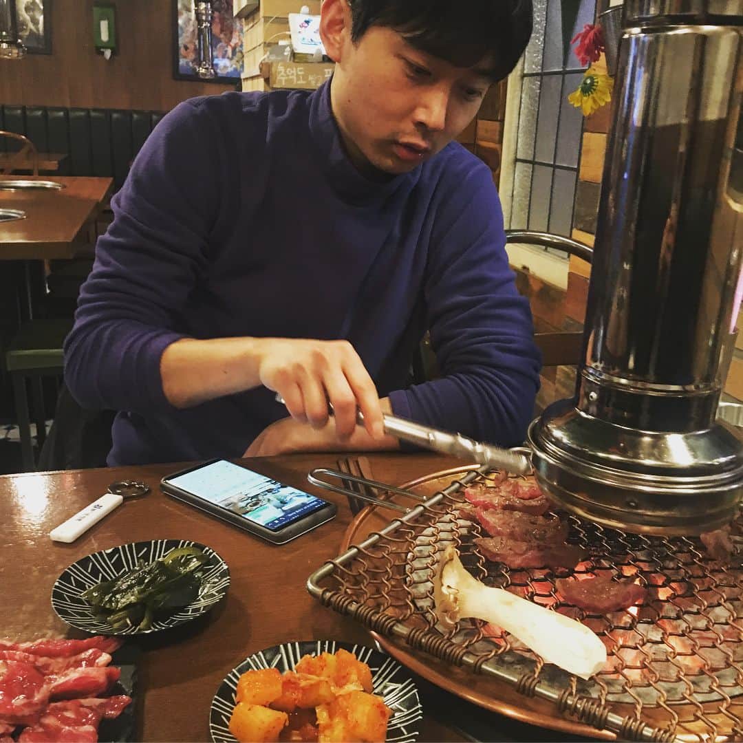 今村沙緒里さんのインスタグラム写真 - (今村沙緒里Instagram)「韓国で焼肉🥩 ロンドンからの飛行機が遅れ クタクタな私を、まず焼肉へ！ ヨンちゃんの旦那さん☺︎ ハリちゃん、ありがとう✨ (↑弘大でゲストハウスやってます) HARRYTAGEおすすめです😺 ・ In korea, we ate YAKINIKU！ My friend yoong chan's husband brought me to dericious place🥩 He is Guest house's owner. Please go to HARRYTAGE🧳 ・ #korea #journey #food #YAKINIKU #beer #yummy #happy #한국 #불고기 #맛있다 #친구 #고마워요 #韓国 #焼肉 #おいしい #好物 #元気でる #昨日も焼肉でした」3月18日 0時33分 - saorix13