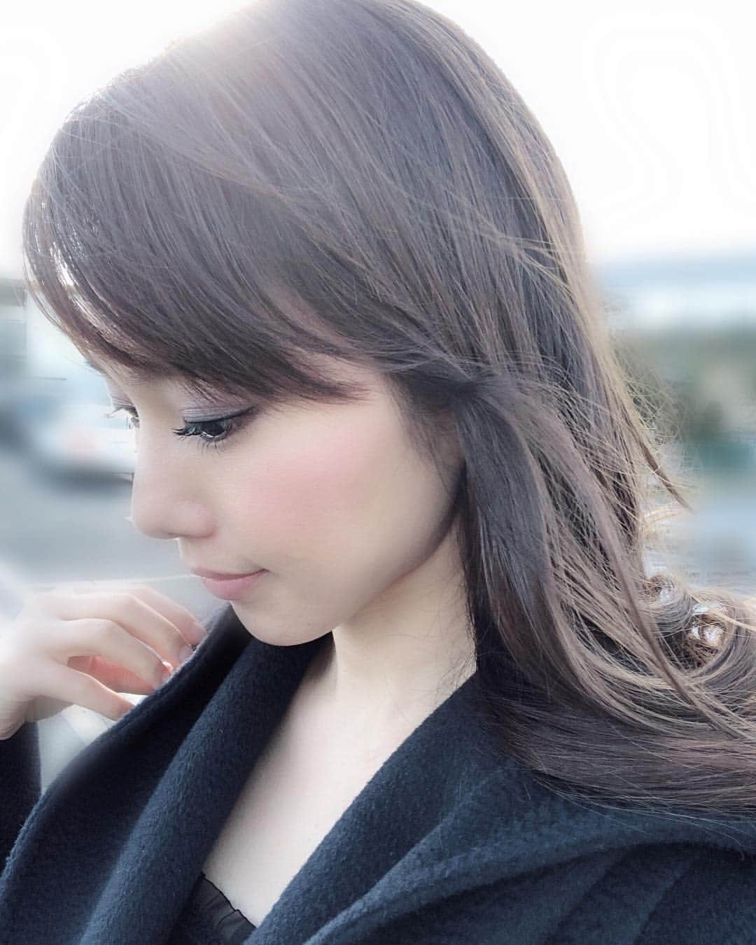 若月彩子のインスタグラム：「#赤みのないカラー#マットなカラーが好き#美容院#ヘアカラー#表参道#AMRITA#maxmara#アルパカ#ネイビー#maxmaracort#若月彩子」