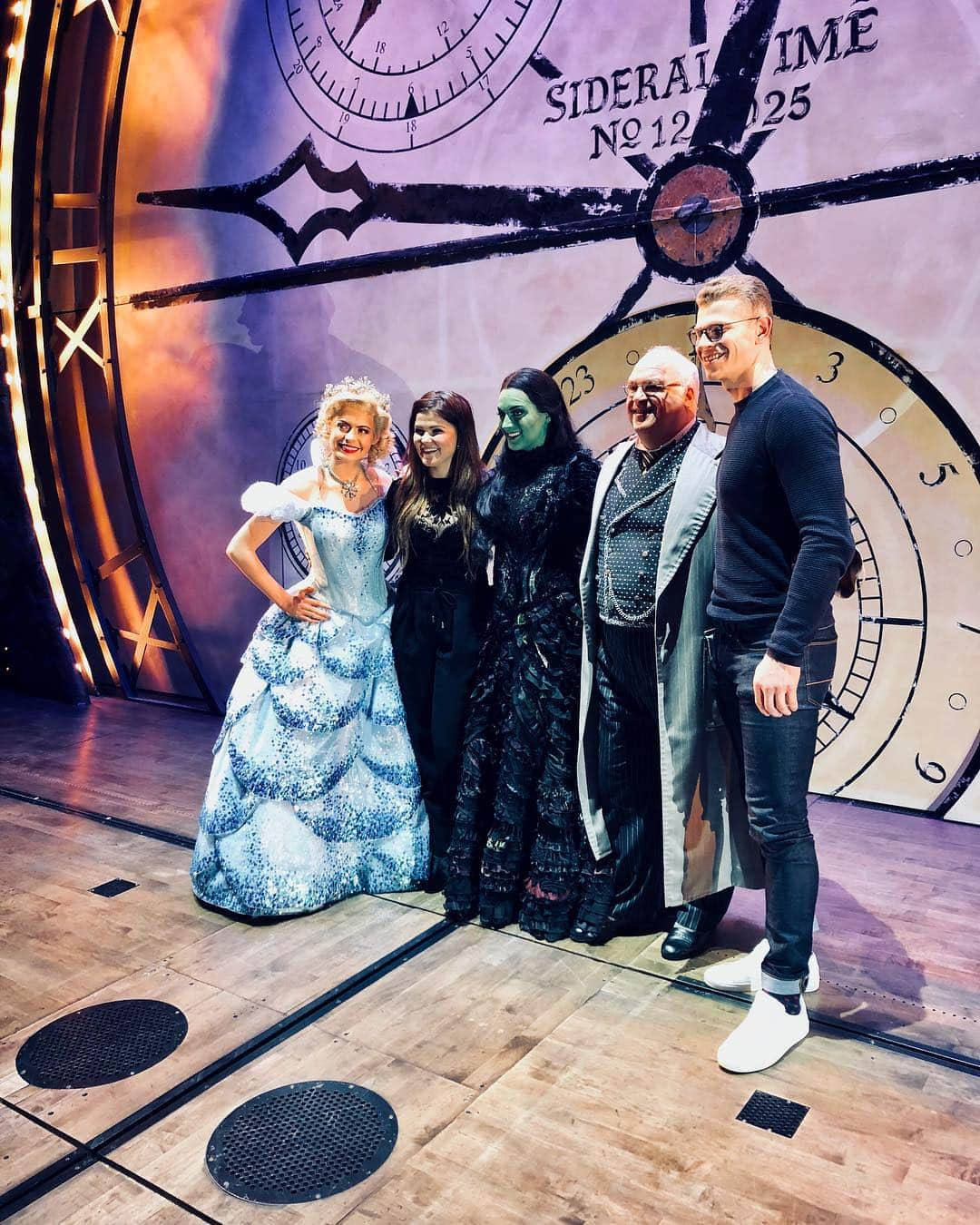 ハミッシュ・ゲイマンさんのインスタグラム写真 - (ハミッシュ・ゲイマンInstagram)「There might not be any @dancingonice for @saaraaalto and I this weekend but you can’t keep us apart 🤗 Saara kindly arranged for us and our better halves @ameliahumfress and @merisopanen to watch the spellbouding West End show @wickeduk 💚 . I’m sure you remember we skated to Defying Gravity for Saara’s personal choice song in the semifinals. This song means to so much to Saara and I was thrilled to be able to watch why Elphaba resonates with Saara ❤️ . I have to say @wickeduk is an incredible story played by the most incredible cast 🤩 The leading ladies @sophieevansofficial and @laurapick191 just blew me away, I was absolutely mesmerized 😍 An absolute pleasure meeting you and getting to see behind the scenes, thank you to @wickeduk for having us all to enjoy a magical evening 💫 . . . #wickeduk #dancingonice #saaraaalto」3月18日 0時27分 - hamishgaman