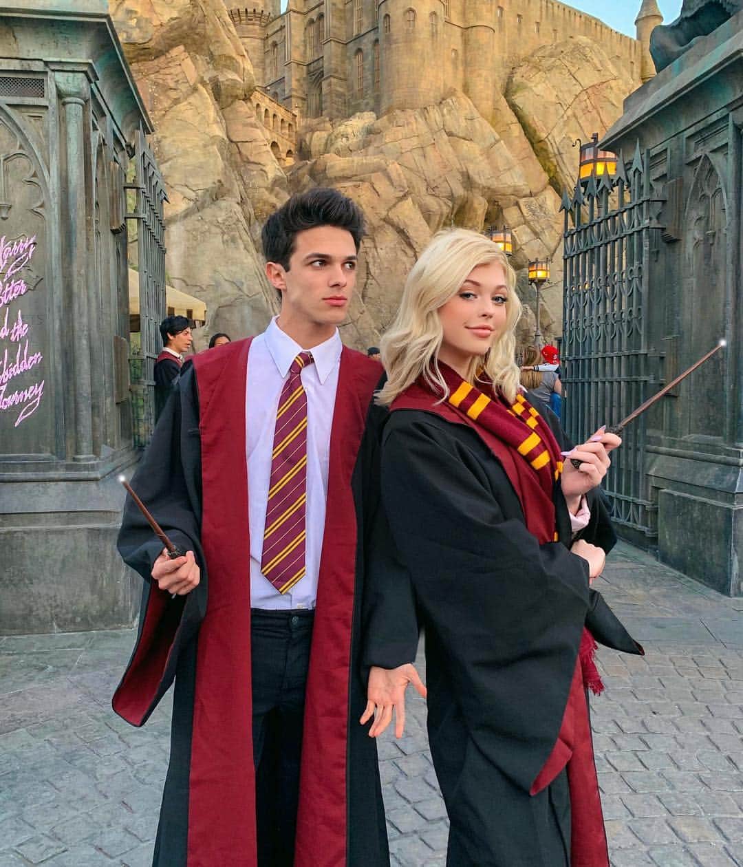 Brent Riveraのインスタグラム：「Gryffindor for the win😊 @loren what house are you?😍」