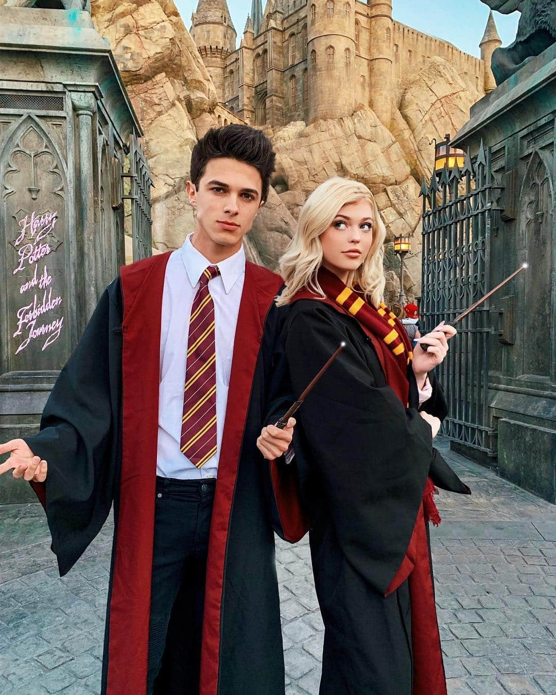 ローレン・グレイさんのインスタグラム写真 - (ローレン・グレイInstagram)「✨⚡️ the wizarding world @brentrivera」3月18日 0時27分 - loren