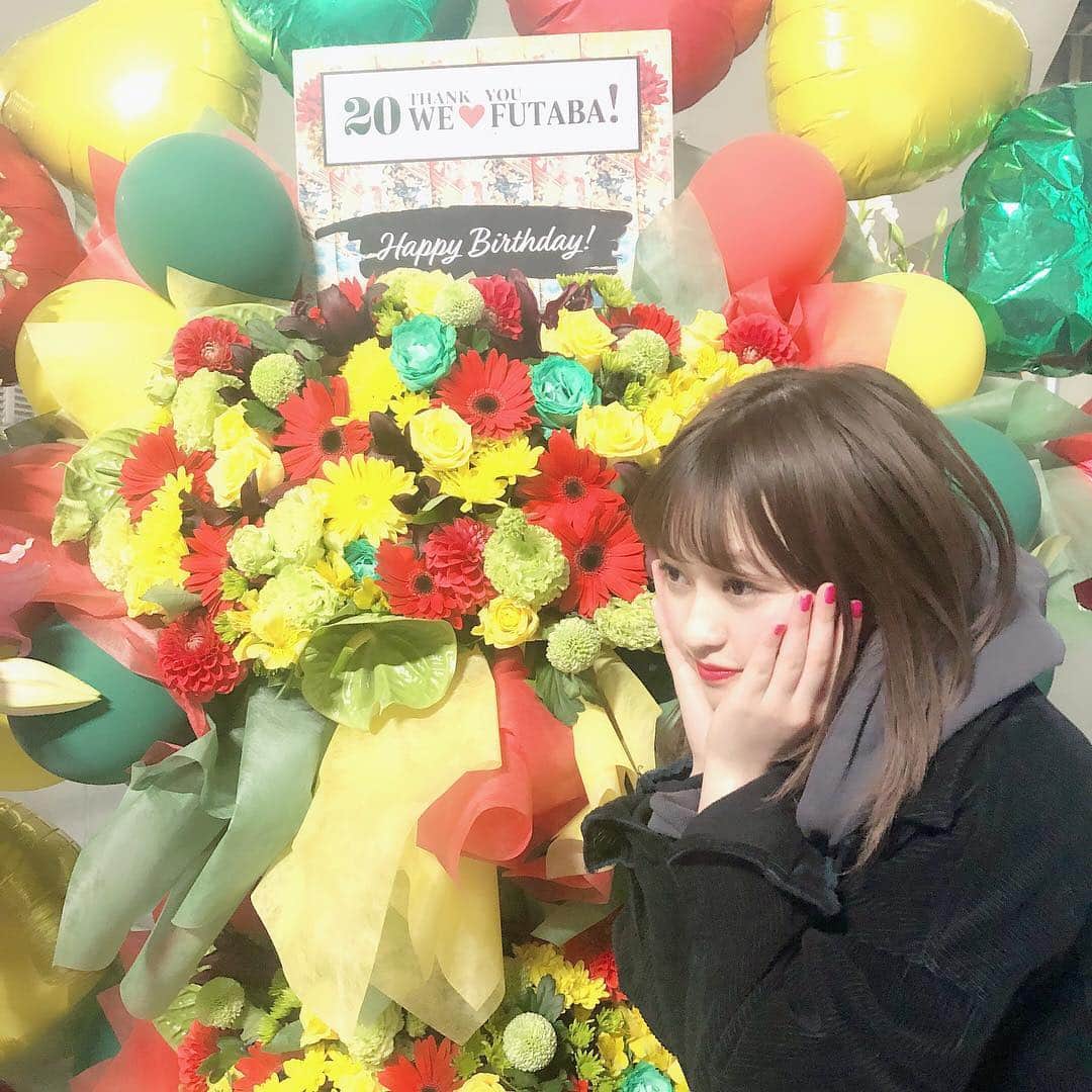 橘二葉さんのインスタグラム写真 - (橘二葉Instagram)「でっかいお花😊💐 風船もついててめちゃ可愛いかった🎈 ・ ・ #生誕祭 #花 #flower #20thbirthday」3月18日 0時35分 - futaba_tachibana_tpd