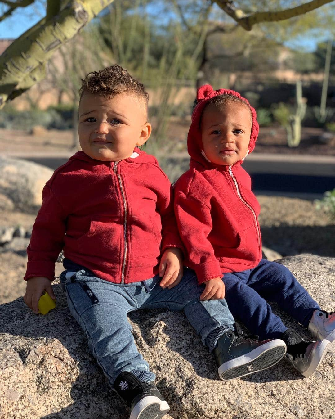 ショウン・トンプソンさんのインスタグラム写真 - (ショウン・トンプソンInstagram)「We are 16 months old today and causing all kinds of havoc! LITERALLY - Widespread Destruction 🤣🥰🤷🏽‍♂️ #twinsanity #twins #toddler #parents」3月18日 0時41分 - shaunt