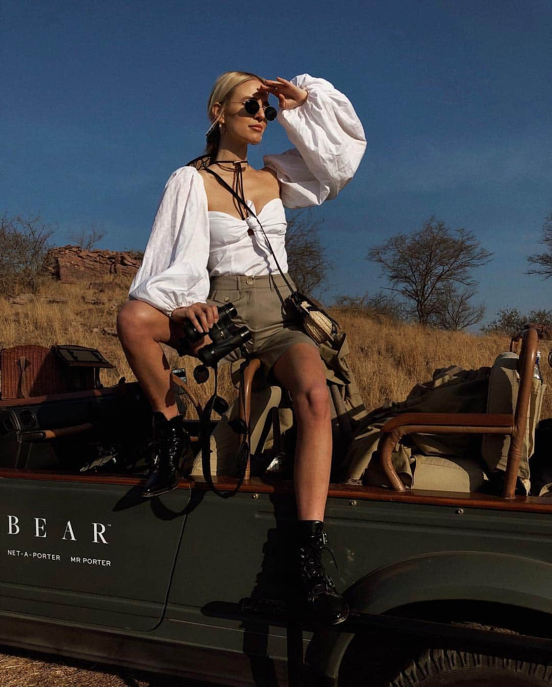 レオニー・ハンネさんのインスタグラム写真 - (レオニー・ハンネInstagram)「Looking for tigers with @bear.ltd & @netaporter. 🐅  Anzeige/Ad #NetAPorter #TheNetSet #India #safari #TheAttico #Loewe #Gucci #Chloe」3月18日 0時55分 - leoniehanne