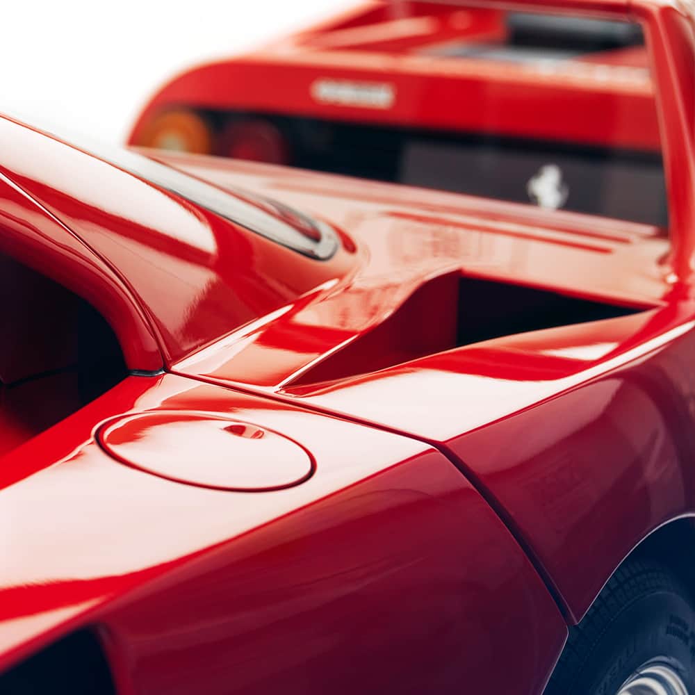 フェラーリさんのインスタグラム写真 - (フェラーリInstagram)「Indulge in the details of the true Prancing Horse legend: the #FerrariF40 brought the heat of the track to roads all over the world, with sleek bodywork and performance oriented components made for uninhibited speed. #Ferrari #VintageCar #Details」3月18日 1時00分 - ferrari