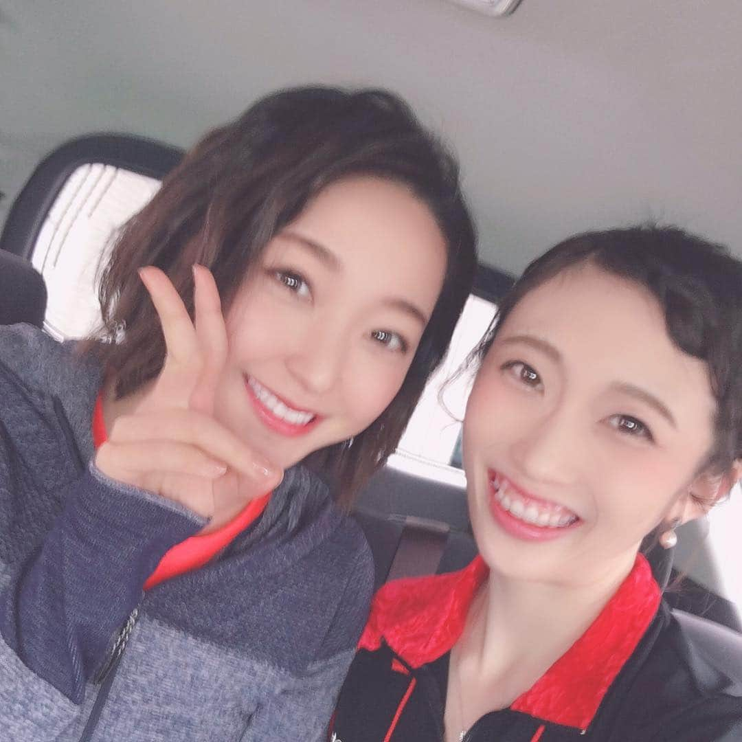 畠山愛理さんのインスタグラム写真 - (畠山愛理Instagram)「今日は山形のイベントに、今も代表として現役で頑張っている元チームメイトの国井麻緒ちゃんと参加させていただきました！✨まおちゃんともすごい久しぶりで会えて嬉しかったな❤️☺️車の中で撮ったので写真はブレちゃいましたが😭いろんな国の挨拶をみんなで練習したり、山形弁を教えてもらったり！とっても楽しいイベントでした😆短い時間でしたが、新体操体験教室もまおちゃんとやらせていただきました✨新体操楽しいな😆と思ってくれた子が今日の体験で少しでも多くいてくれならいいな♡まおちゃんまたゆっくり話そうね☺️💓 #国井麻緒 選手 #フェアリージャパン #山形」3月18日 1時00分 - airihatakeyama