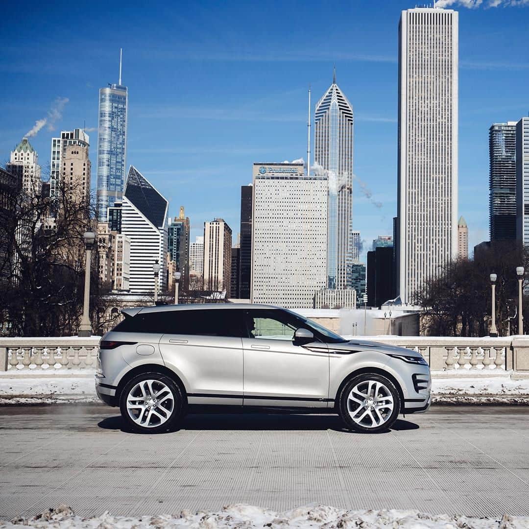 Land Roverさんのインスタグラム写真 - (Land RoverInstagram)「From cityscapes to city escapes, the new #RangeRover #Evoque provides a refined driving experience in any terrain. Search 'Range Rover Evoque test drive' to book now.  #LiveForTheCity #CompactSUV #Design #Carsofinstagram #4x4 #Luxury #Instadesign #Elegance #SustainableStyle #SustainableLiving #SustainableLuxury #Cityscape #CityEscape」3月18日 1時00分 - landrover