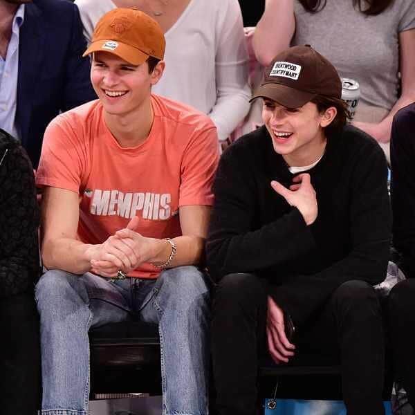 E! Onlineさんのインスタグラム写真 - (E! OnlineInstagram)「Ansel Elgort and Timothée Chalamet have come a LONG way since being high school besties. You know we always (always) have the good weekend reads at the link in our bi-ok? ok.」3月18日 1時01分 - enews