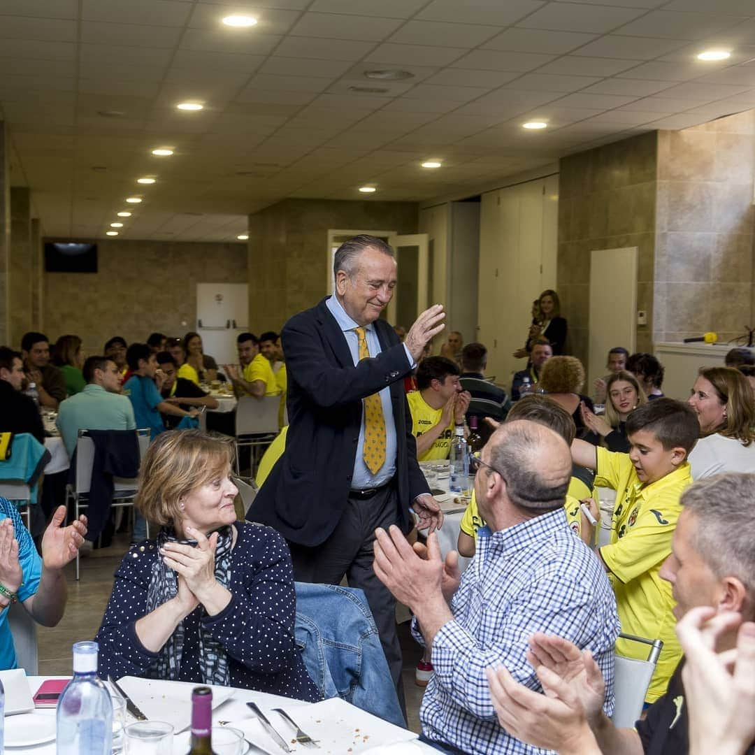 ビジャレアルCFさんのインスタグラム写真 - (ビジャレアルCFInstagram)「#VillarrealRayo | Los participantes en el 'Día del Simpatizante' están disfrutando al máximo. ¡Claro que sí! A ganar entre todos. 👏⚽️ . #VillarrealRayo | Our ‘Fan Day’ participants are having a great day, of course! Together we can win. 👏⚽️」3月18日 1時05分 - villarrealcf