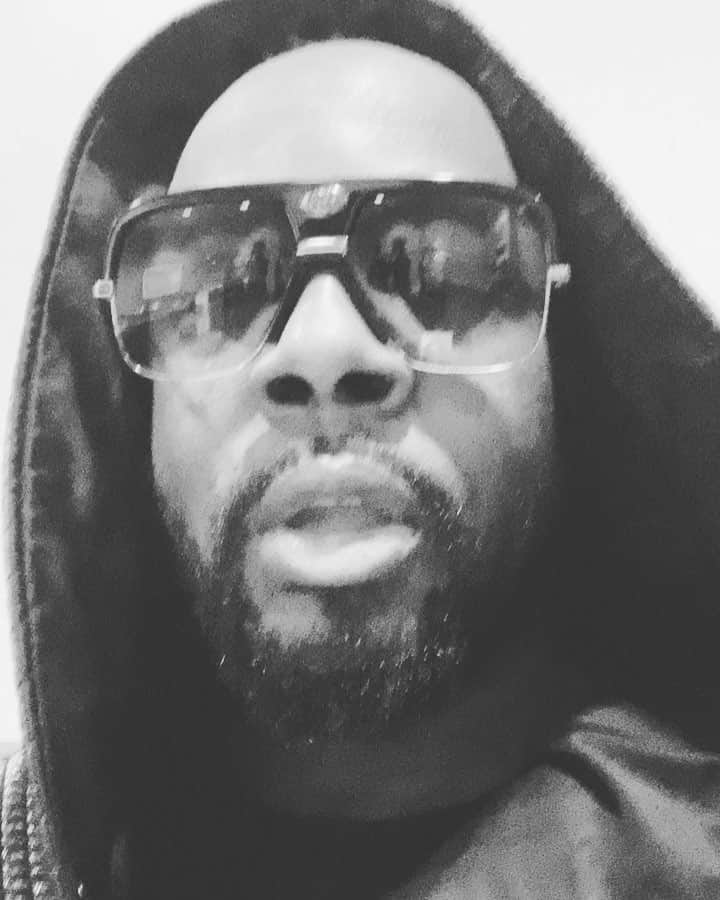 ワイクリフ・ジョンのインスタグラム：「Tune in live from the garden @lakers vs @nyknicks」
