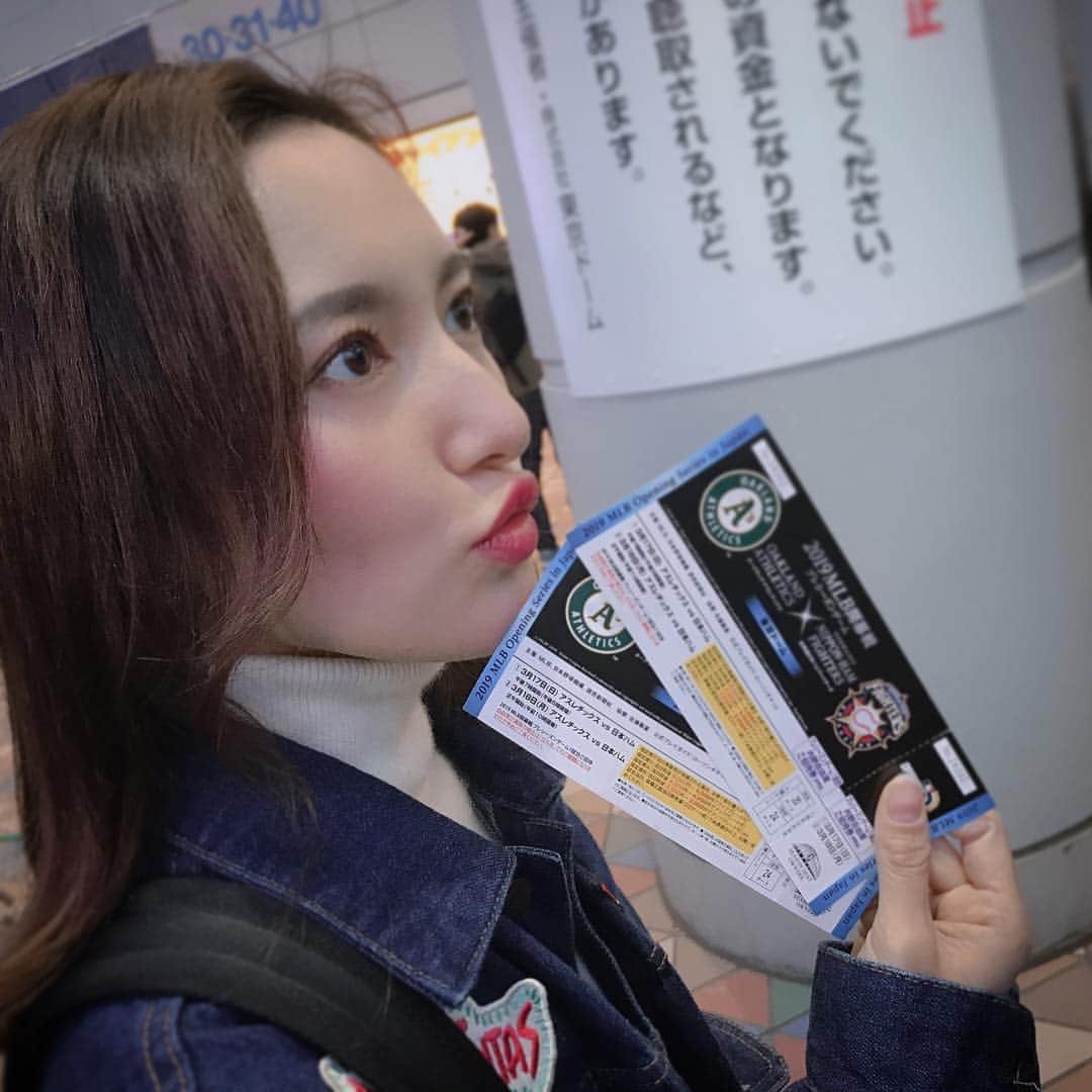 松本リコのインスタグラム：「・ ・ ・ ・ アスレチックスvs日本ハム チケットもらったので 観戦しに行ってきました！ ・ 全然興味なかったけど 行ってみると盛り上がったわ！ 打つと歓声が上がって気づいたら 一緒におおーー！って声出してた(笑) ・ なんかハマりそう( •̀∀︎•́ ) ・ ・ ・ #japanesegirl #japangirl  #japanesemodel #japanmodel #yahoo #お洒落 #インスタグラマー  #インフルエンサー #撮影 #ハーフ顔 #ハーフモデル #fashion #通販モデル #ファッション #楽天 #通販 #東京ドーム #日本ハム #アスレチックス #野球観戦」
