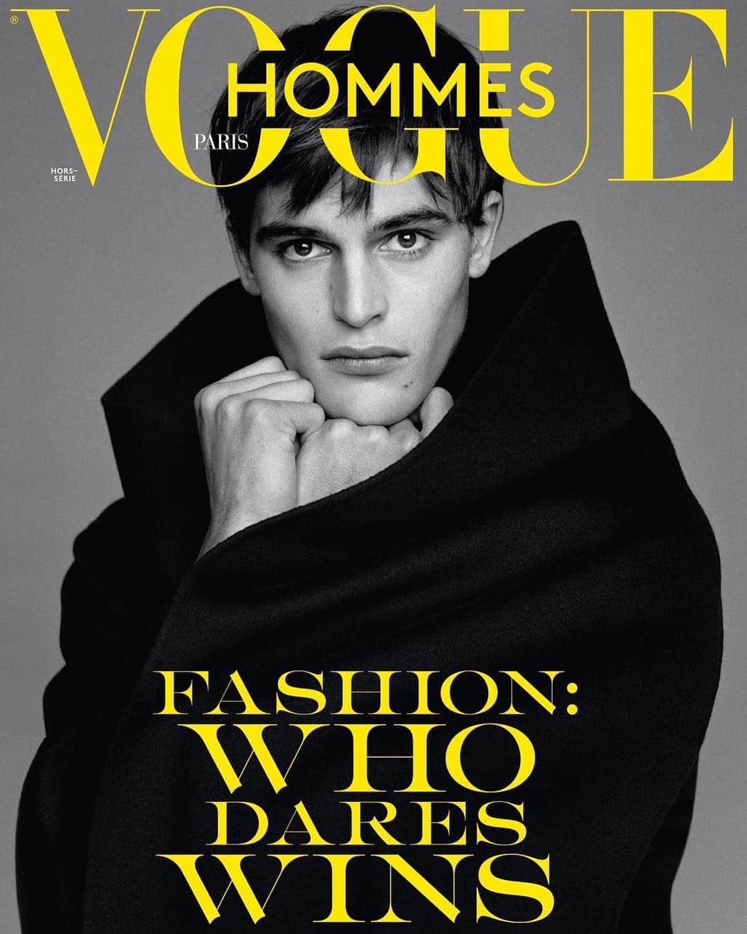Vogue Parisさんのインスタグラム写真 - (Vogue ParisInstagram)「Parker Van Noord covers @VogueHommes Spring/Summer 2019 issue, shot by Alasdair McLellan, this issue explores the striking and inspiring revolution in modern men’s fashion, breaking barriers between genders, seasons, styles and so-called ‘good’ or ‘bad’ taste - A revolution Vogue Hommes is excited about; we tell you everything in the new issue, out March 20. Stay tuned.  Parker Van Noord wears Dior Fall/Winter 19-20, styled by @BenjaminBruno.」3月18日 6時42分 - voguefrance