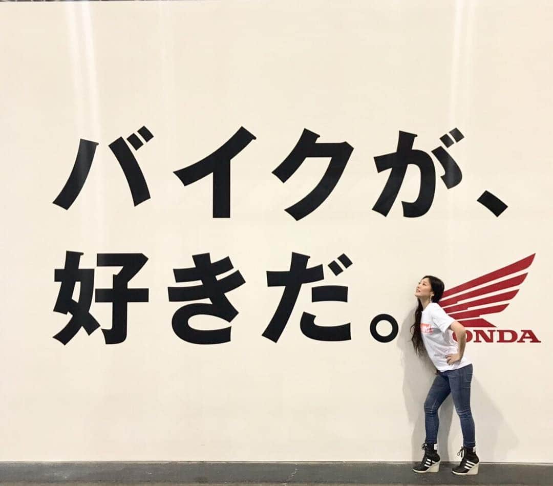 福山理子さんのインスタグラム写真 - (福山理子Instagram)「あたしには翼がある バイクが好き #翼女子 #バイク女子 #ライクアウィンド」3月18日 1時20分 - rikofukuyama