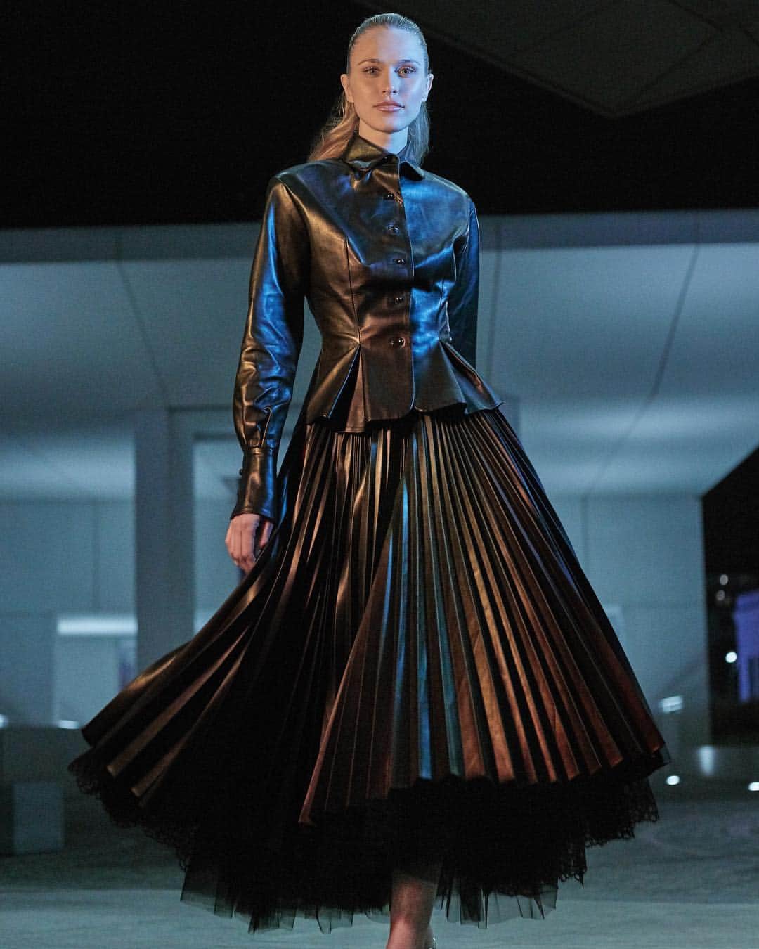 のインスタグラム：「The dark side has never been so stylish! #ScervinoSS19 leather shirt with pleated black skirt in leather and tulle. . . #ErmannoScervino #totalblack #blackskirt #handmade #couture #runwaylook #madeinitaly  #blacklace #leathershirt #ss19 #springsummer #sscollection」