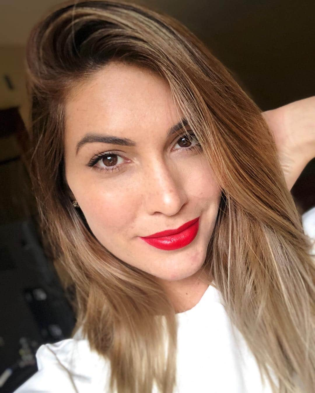 María Gabriela Isler Moralesさんのインスタグラム写真 - (María Gabriela Isler MoralesInstagram)「#SundayThoughts #DomingoDeReflexión 💭 ¤ ¿Tienes en tu vida a una persona que te llena la cabeza de ideas locas o fantasmas? 👻 Existen personas [que aunque amamos o respetamos] son capaces de influenciar nuestro pensar, sentir y actuar, más allá de nuestra lógica o intuición. 👁‍🗨 (típico: la amiga cuaima) 🤯 ¤. Esto pudiera ser positivo si es una persona llena de sabiduría, experiencia y conocimientos sólidos 🙇🏻‍♀️, además de tener tu confianza. Ya que luego dependerá de ti, tomar eso que consideres certero y útil, basado en tu convicción, madurez y criterio propio. ¤ Pero, así como hay quién sume ➕ a tu vida, hay quiénes llegan para restar y amargarla ☹️ Personas: -Negativas -Rencorosas -Problemáticas -Chismosas -Tóxicas🏴‍☠️ -Fatalistas -Envidiosas, frustradas, y pare de contar... ¤ Este grupo de personas son “mágicamente” 🔮  multiplicadoras de malas energías y creadoras de CAOS🌪Y cuando llegan a tu camino, no tienen nada más que compartir que su bolsa de cargas pesadas contigo, y no las puedes culpar. Simplemente no tienen más que dar. 🌋 ¤ Hoy en día, siento que este tema ha escalado a la comunidad digital, que a pesar de no conocerse entre sí, muchas veces hay quienes son capaces de juzgar bajo la influencia de una matriz de opinión creada por algunos personajes tóxicos en un tema específico. 🤔 ¤ Siempre he creído que quienes viven en la oscuridad, les molesta la luz de los demás ✨ Recuerda no hacerte eco de este tipo de personas tóxicas y ante cualquier duda, confía en tu intuición, y siempre #ElígeteATi #ChooseYou 💖 ¤ ¿Qué piensan ustedes? ¿Cómo puedes identificarles y huir por la derecha o aprender a lidiar con ellas? 😶 ¡Los leo! 👩🏻‍💻💋 ¤ ‼️[Etiqueta a esa persona que necesite abrir los ojos👀]」3月18日 1時39分 - gabrielaisler