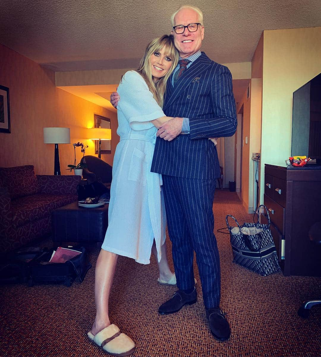 ハイディ・クルムさんのインスタグラム写真 - (ハイディ・クルムInstagram)「Sunday morning with @timgunn ❤️🤗 #amazonprimevideo」3月18日 1時32分 - heidiklum