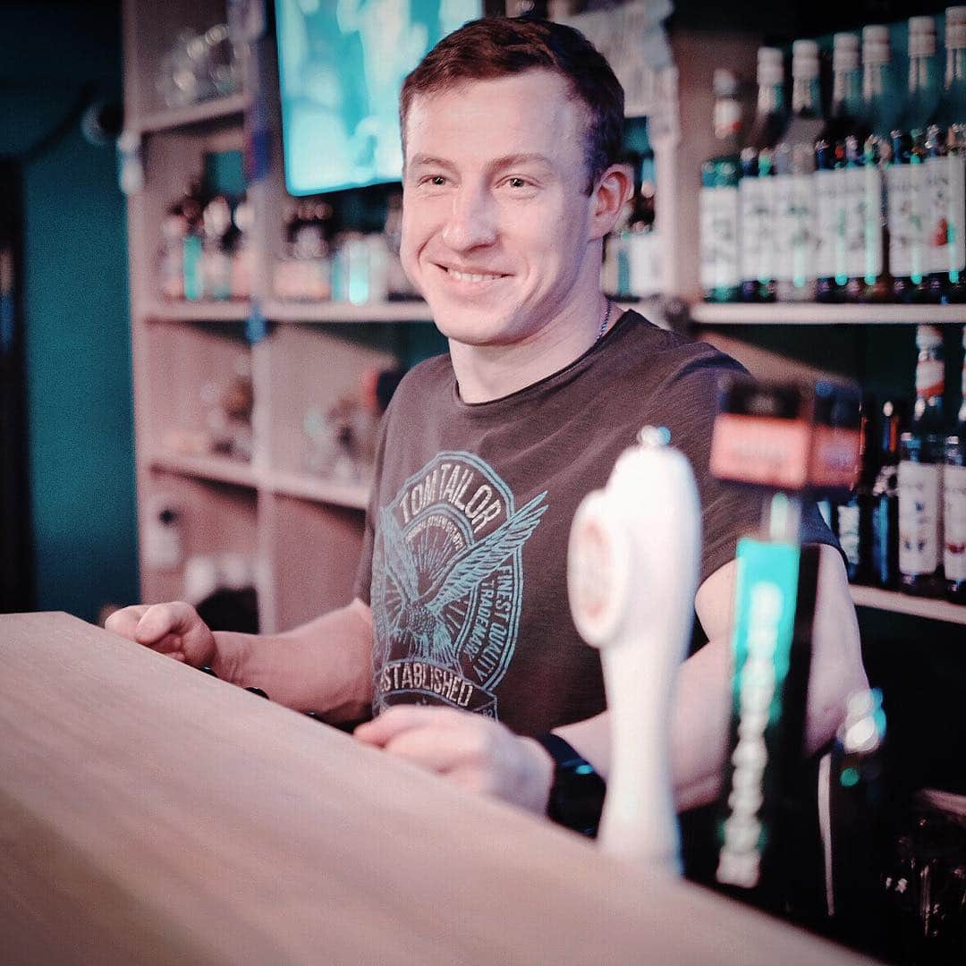 のインスタグラム：「Взяли по дружбе на пол ставочки в @kolpakpub 🍻」