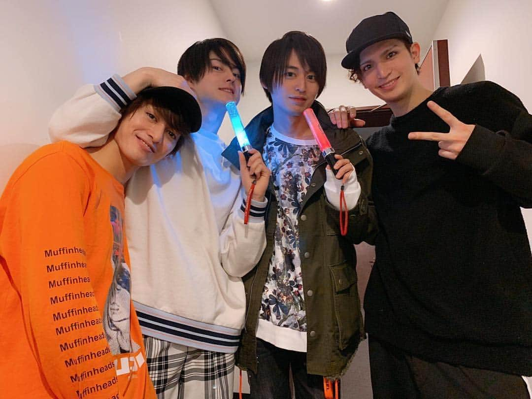 小波津亜廉さんのインスタグラム写真 - (小波津亜廉Instagram)「[17/3/19] The old gang reunites! Nosuke and Gaku from Joker Trap dropped by to hang out today! ⠀⠀⠀ ⠀ #kohatsuallen #kikuchishuji #ozawaren #takamotogaku #matsumuraryuunosuke ⠀⠀⠀ ⠀ Source: Allen and Shuji’s twitters」3月18日 1時42分 - ahun_andsome