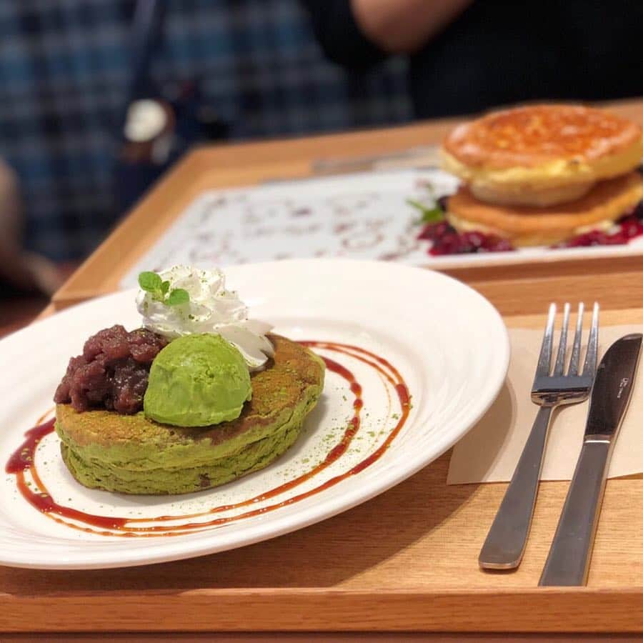 吉田早織さんのインスタグラム写真 - (吉田早織Instagram)「・﻿ 出産前、パンケーキが食べたい🥞❣️﻿ ﻿ ﻿ ということで @chiharukoshiba と一緒に気になっていたお店へ✨﻿ ﻿ ﻿ モチモチしていてとっても美味しかった😍﻿ ﻿ ﻿ 応援のメッセージもありがとう💕﻿ ﻿ ﻿ ﻿ ﻿ ﻿ #木と水と土と #パンケーキ #女子会 #表参道 #カフェ #cafe #スイーツ #カフェ巡り #パンケーキ巡り」3月18日 1時58分 - saorinxxx