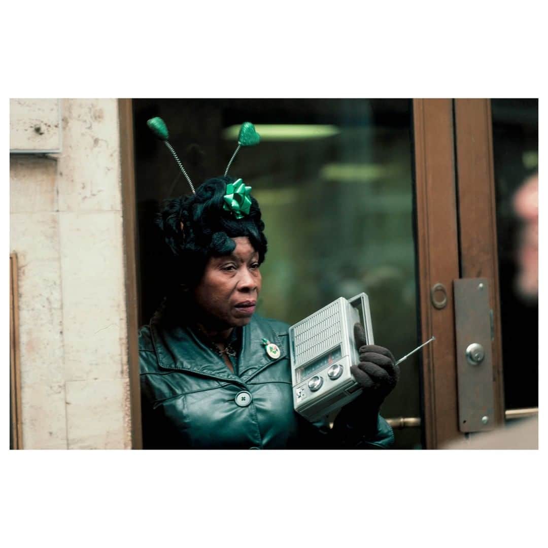 Magnum Photosさんのインスタグラム写真 - (Magnum PhotosInstagram)「A woman listens to the radio during the St. Patricks Day Parade on Fifth Avenue. New York City, USA. 1983. . © @ThomasHoepker/#MagnumPhotos . #StPatricksDay #ThomasHoepker」3月18日 2時00分 - magnumphotos