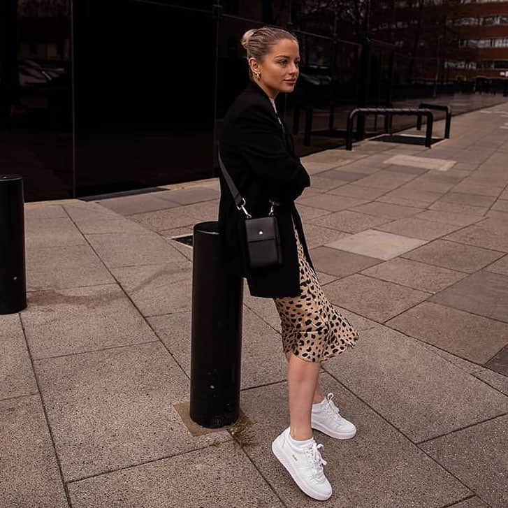 のインスタグラム：「Fresh kicks! @chloeplumstead wearing the Grandslam trainer in white #golaclassics #styleinspo #SS19」