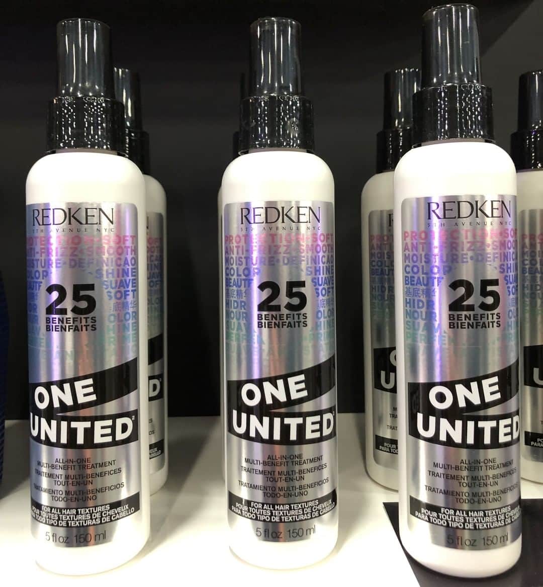 Sam Villaさんのインスタグラム写真 - (Sam VillaInstagram)「One bottle - 25 benefits! What else can say that?! Whether you #heatstyle or let your hair #airdry and do its thing - One United has unique benefits for YOU. ⠀ ⠀ @Redken One United All-in-One Multi-Benefit Treatment Spray is for all #hair types and #hairtextures. This treatment offers 25 benefits that increase manageability, protect against hair damage and promote the beauty of your hair.⠀ ⠀ ▪️ Sulfate-free, paraben-free and free of heavy-waxes provide lightweight, instant results. It is formulated with coconout oil to protect your hair's vibrancy. One United can be used as both a leave-in and rinse-out hair treatment. ▪️⠀ ⠀ With 25 benefits - which is YOUR favorite? Tell us in the comments! ⠀ *⠀⠀⠀ *⠀⠀⠀ *⠀⠀⠀ #RedkenBrandAmbassador #Redken⠀⠀⠀ #RedkenObsessed #SamVillaHair #SamVillaCommunity #redkenready #hairvids #hairvideos #beautyreport #beautygram #hairgoals #hairoftheday #hairslay #hairprofessional #maneaddicts #hairstyle #beautygram #beautyjunkie #hairdressermagic #hairdresserlife #beautytips #hairprofessional #hairstylist #hairofig #hairpost #beauty」3月18日 2時02分 - samvillahair