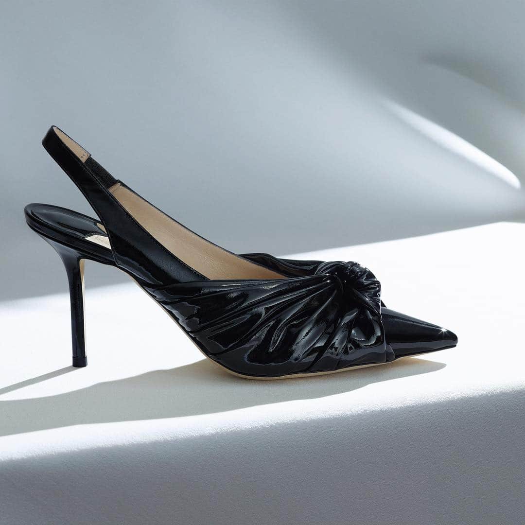 Jimmy Chooさんのインスタグラム写真 - (Jimmy ChooInstagram)「Knot your average pump: meet our ANNABELL heels in black patent leather #JimmyChoo」3月18日 2時02分 - jimmychoo