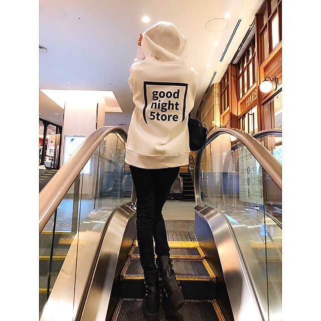 渡邊水希さんのインスタグラム写真 - (渡邊水希Instagram)「↩︎↩︎↩︎✖3📸 #ootdfashion  #black #and #white  #code  @goodnight5tore  @beep_ss」3月18日 2時09分 - mizuki__watanabe