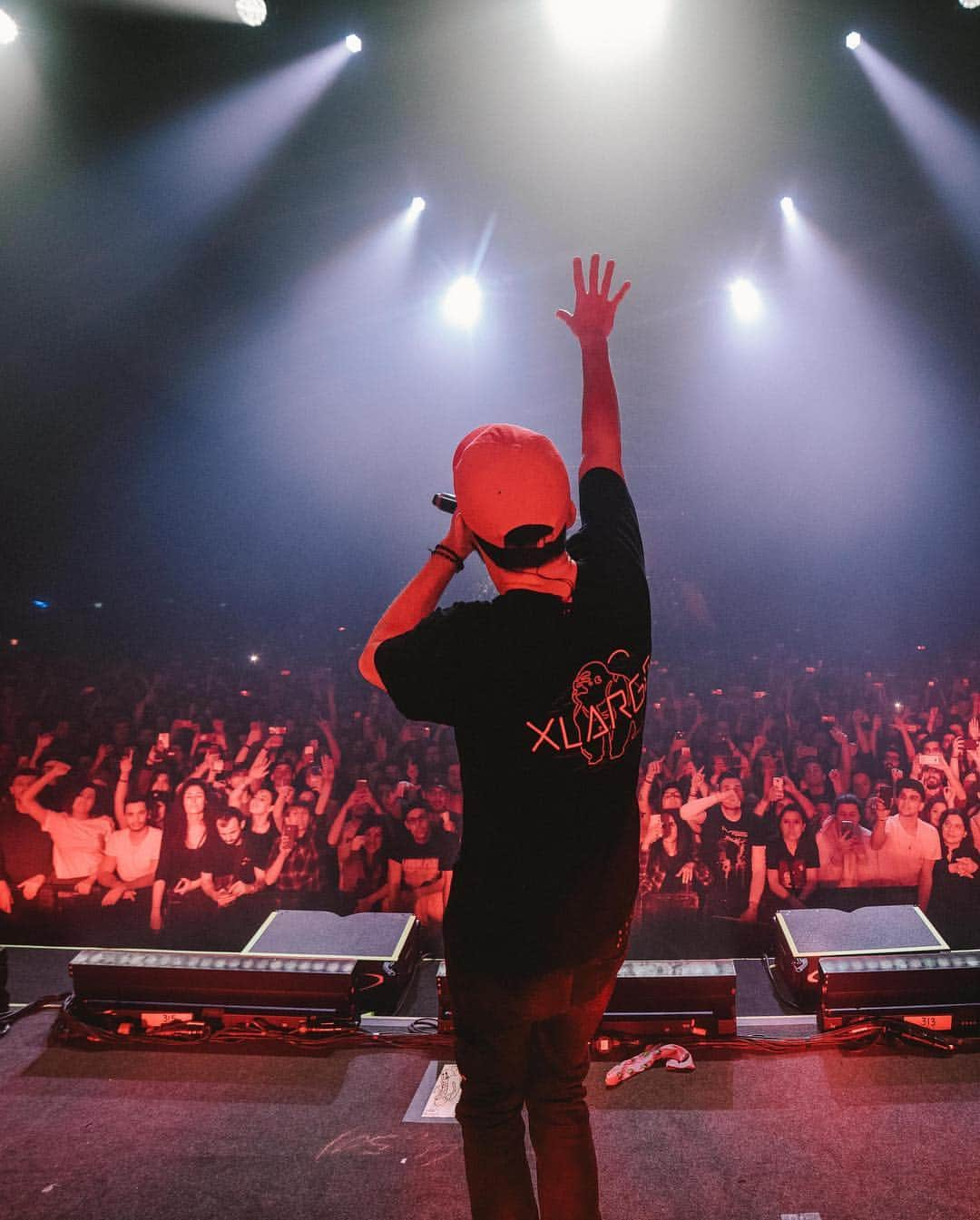 マイク・シノダさんのインスタグラム写真 - (マイク・シノダInstagram)「Padova! 🇮🇹 #posttraumatictour Such a loud crowd! ⚡️🔥❤️」3月18日 2時31分 - m_shinoda