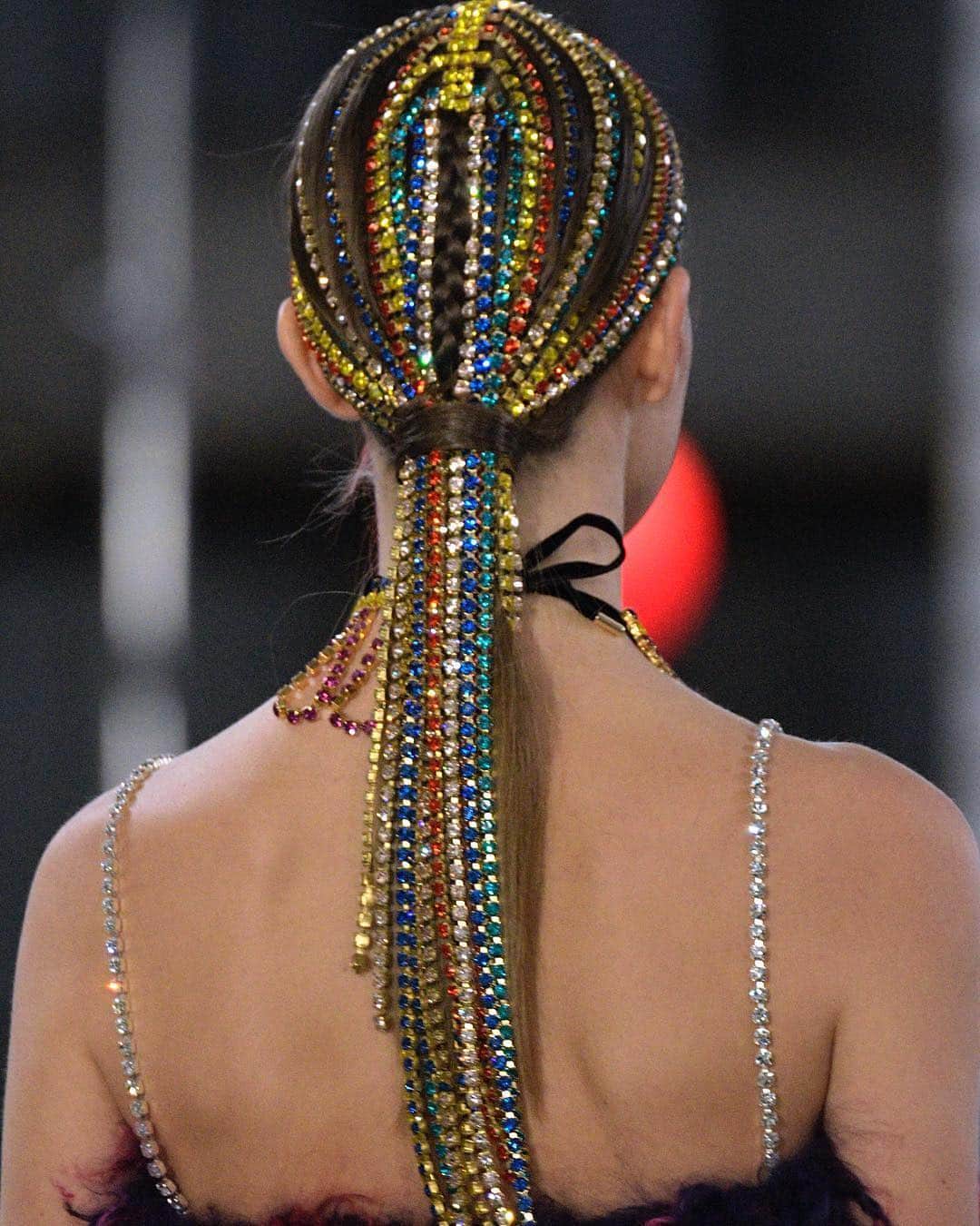 Fashion Weekのインスタグラム：「Next level hair accessories on the @area February 2019 runway.」