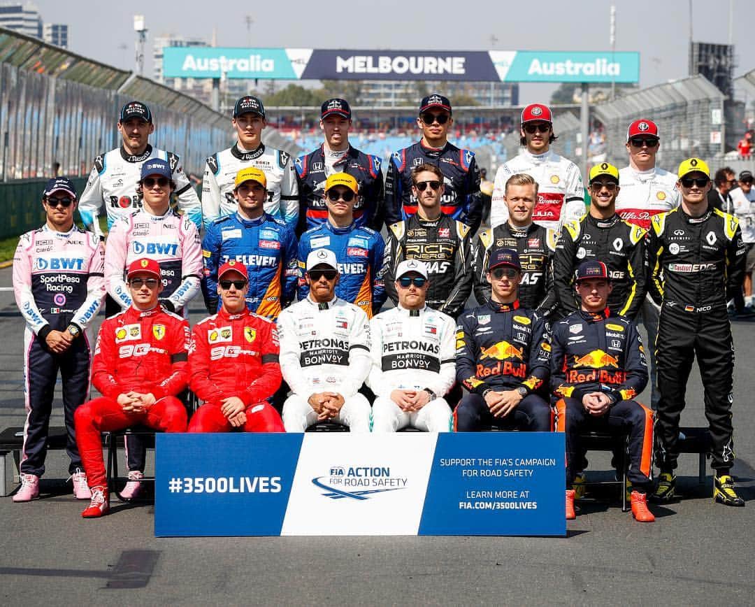 F1さんのインスタグラム写真 - (F1Instagram)「The adventure has begun for the class of 2019 👊 . #AusGP 🇦🇺 #Formula1 #F1」3月18日 2時35分 - f1